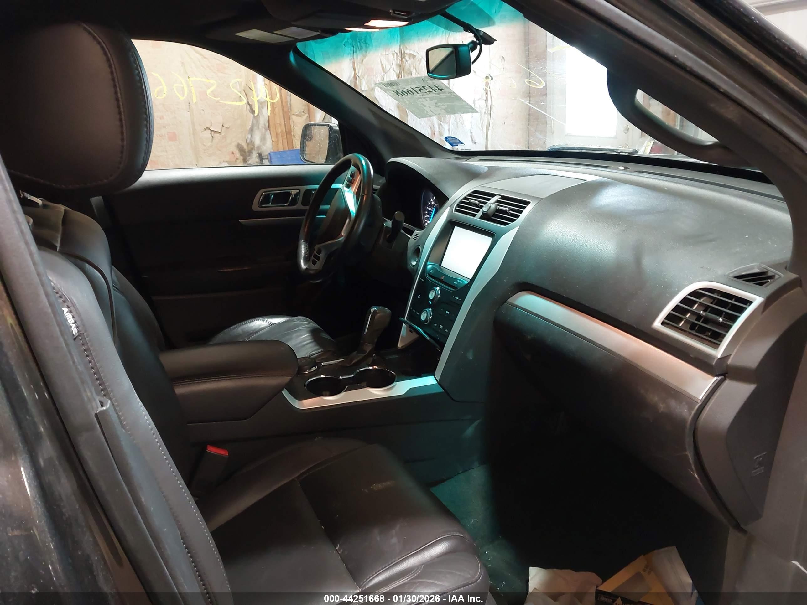 FORD EXPLORER image 5