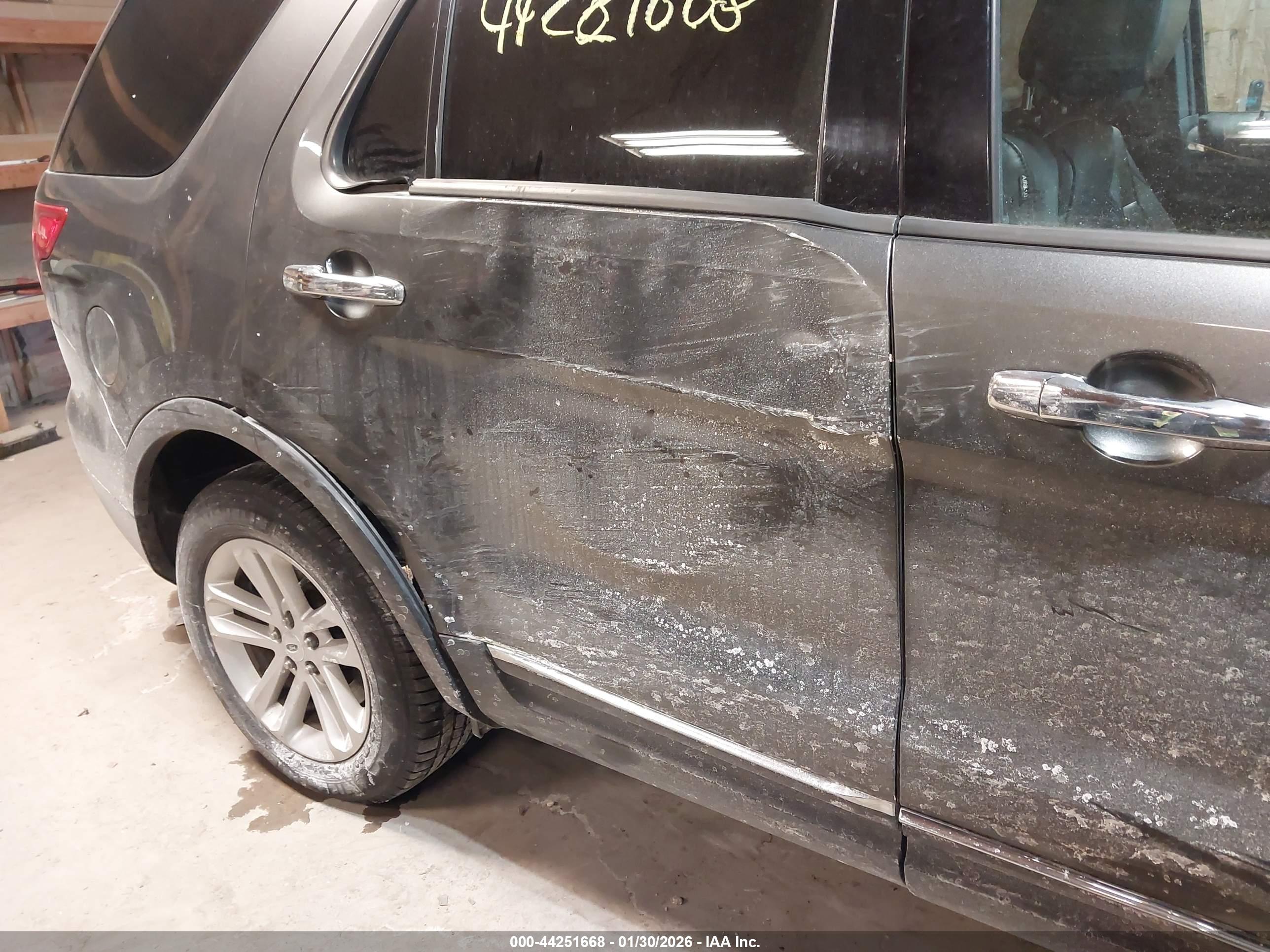 FORD EXPLORER image 6