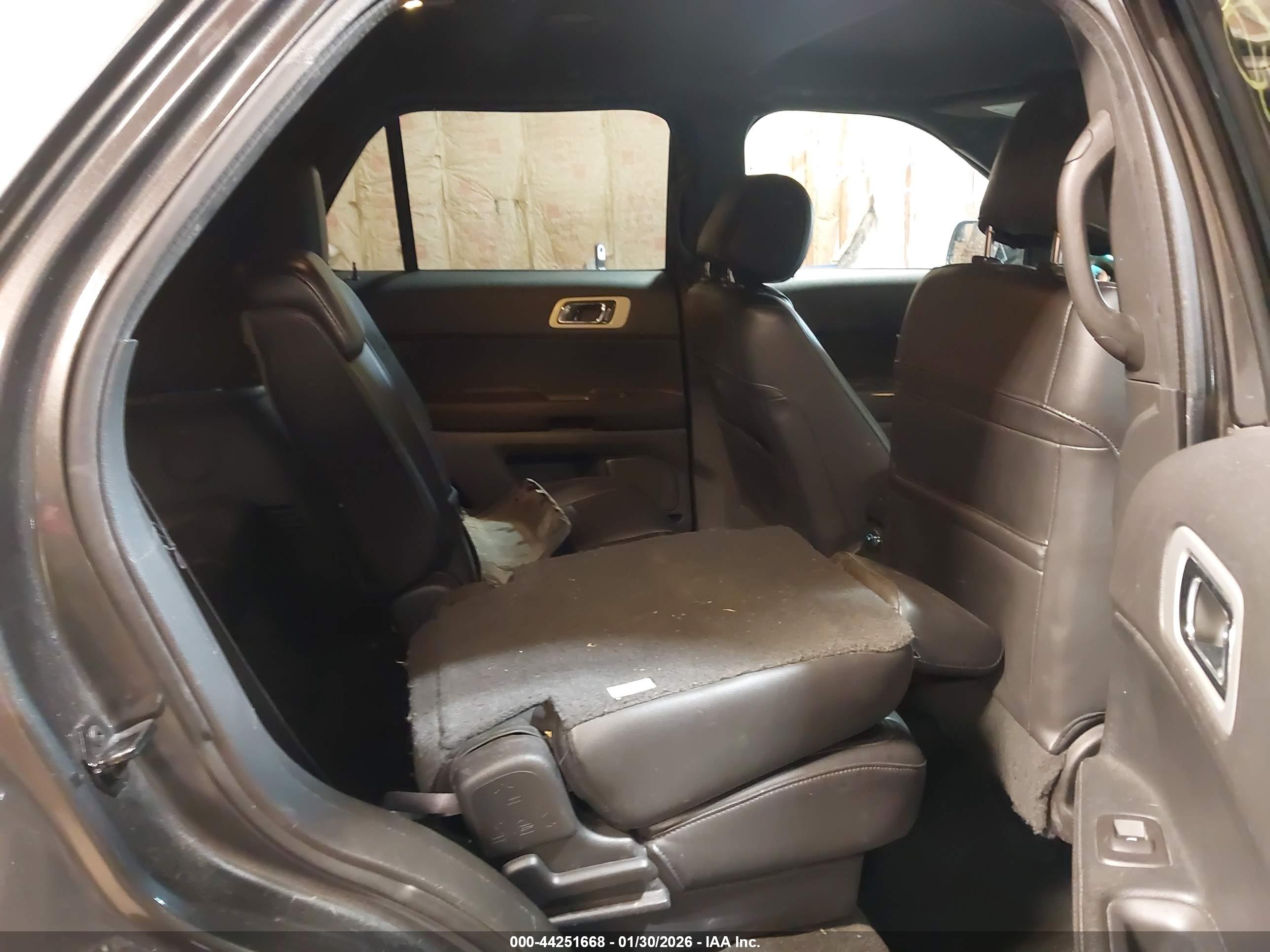 FORD EXPLORER image 8