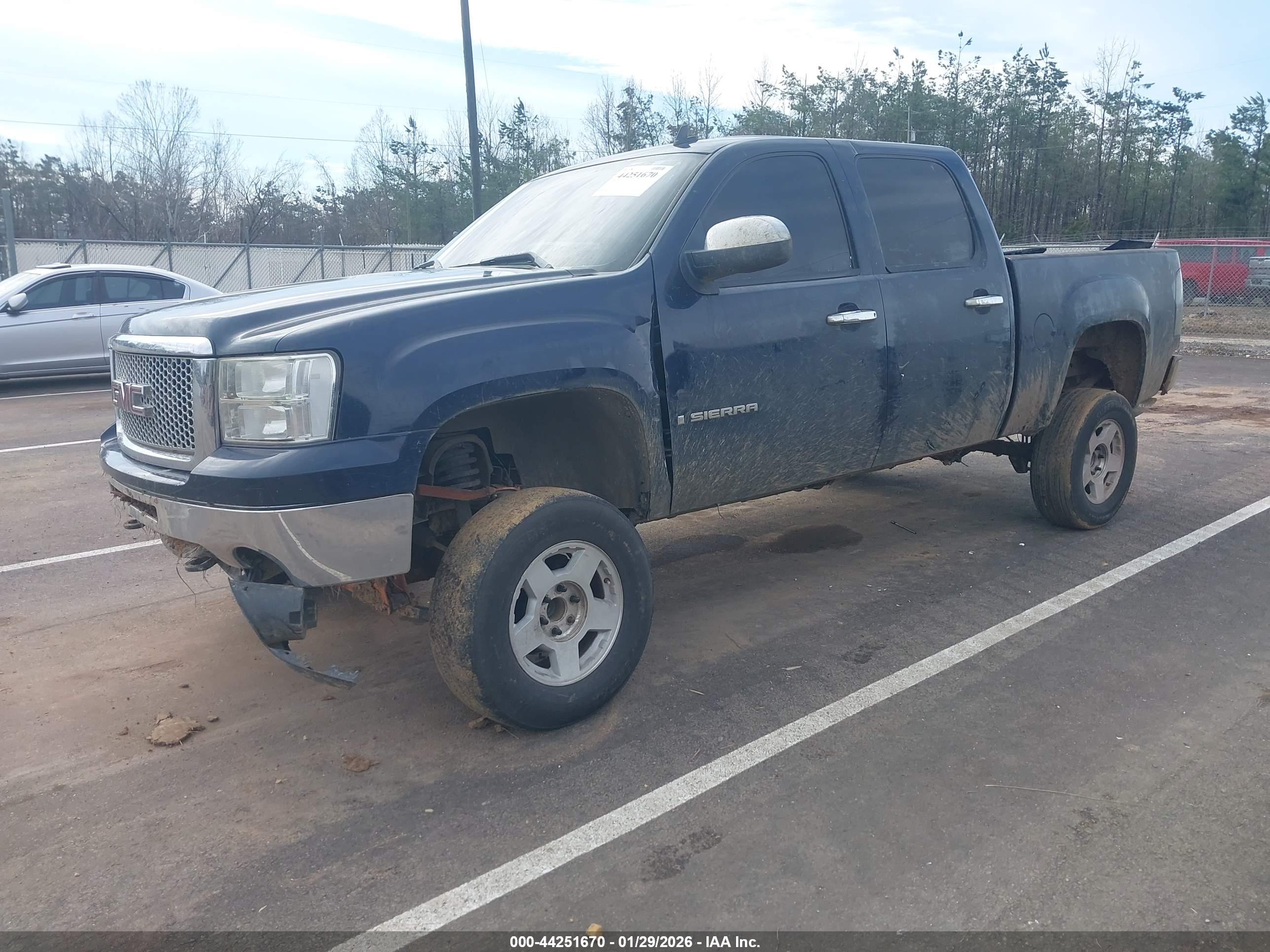 GMC SIERRA image 2
