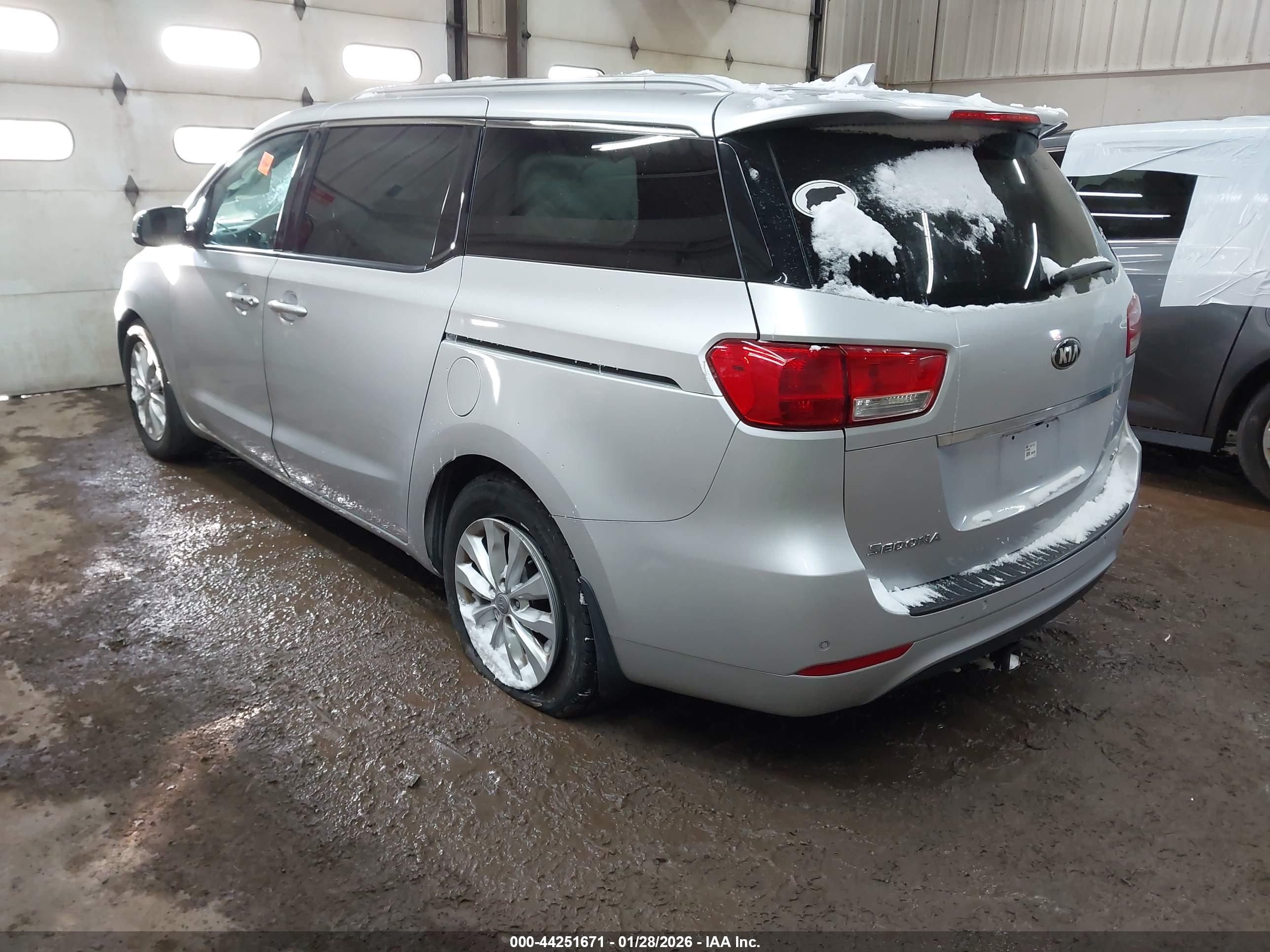 KIA SEDONA image 3