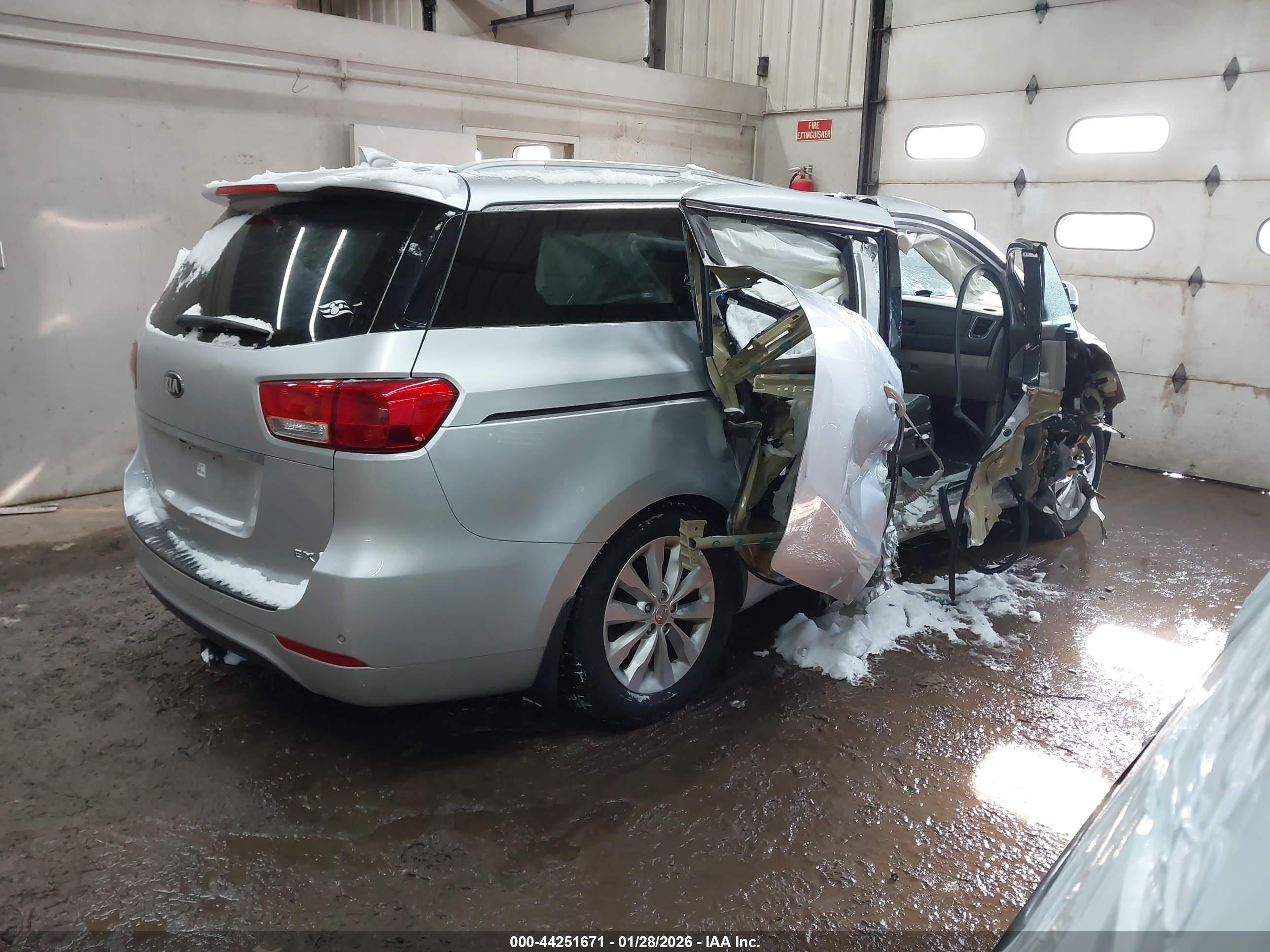 KIA SEDONA image 4