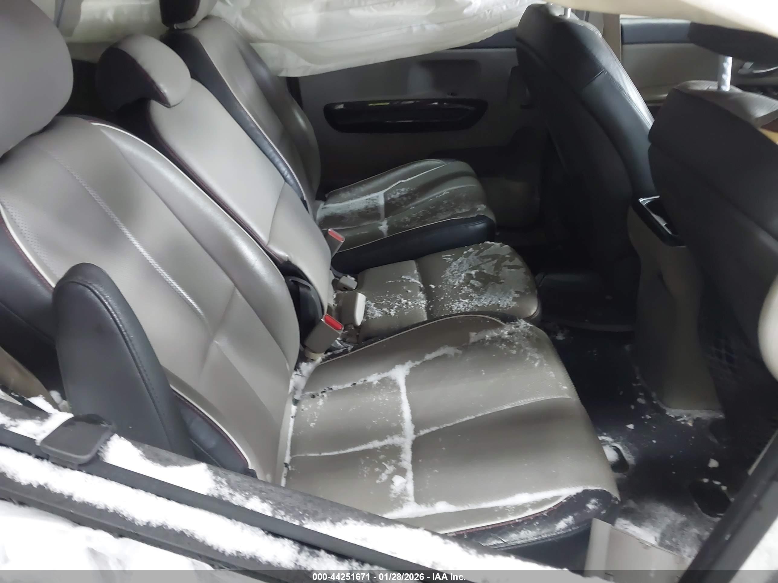 KIA SEDONA image 8