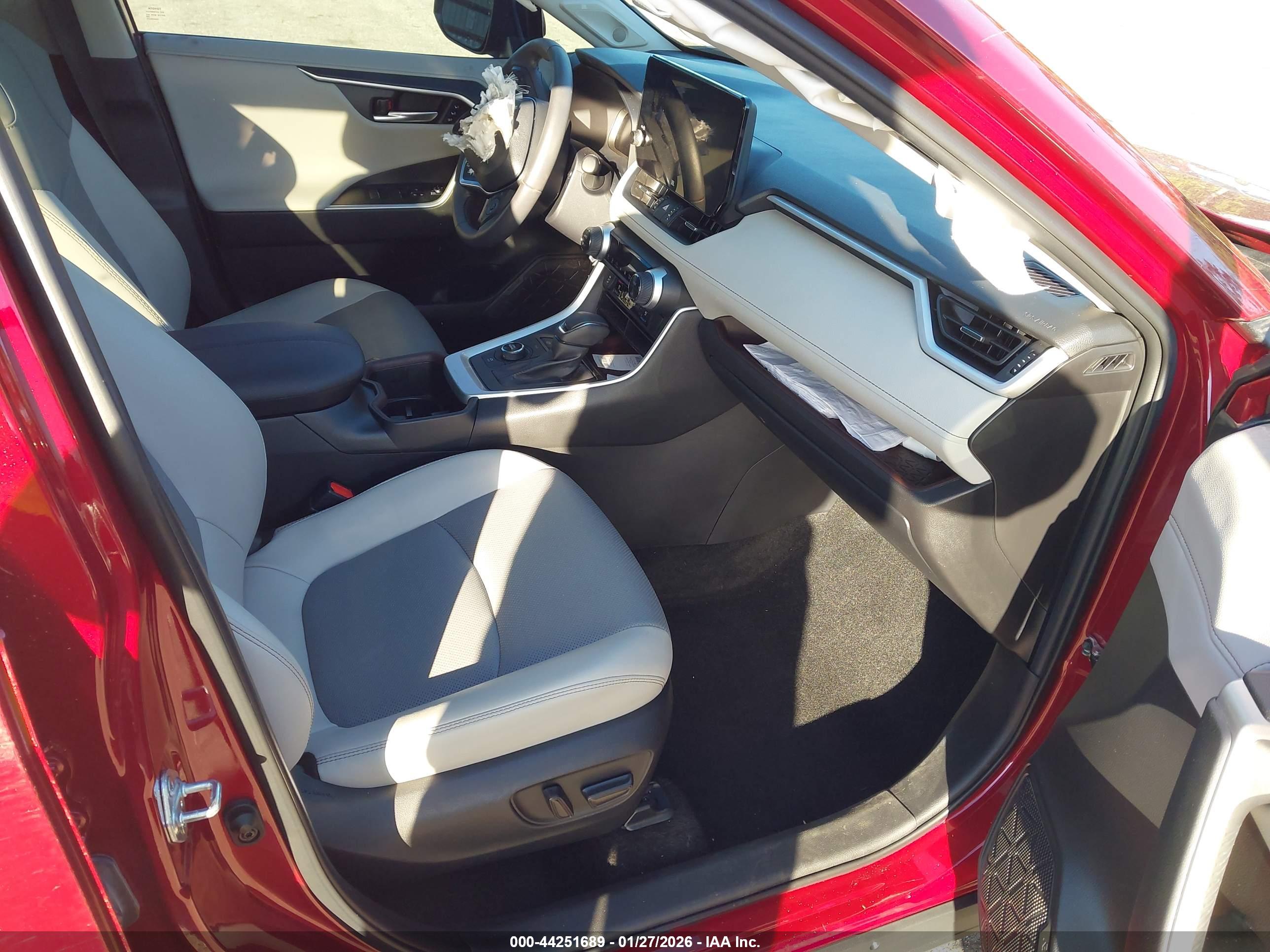 TOYOTA RAV4 image 5