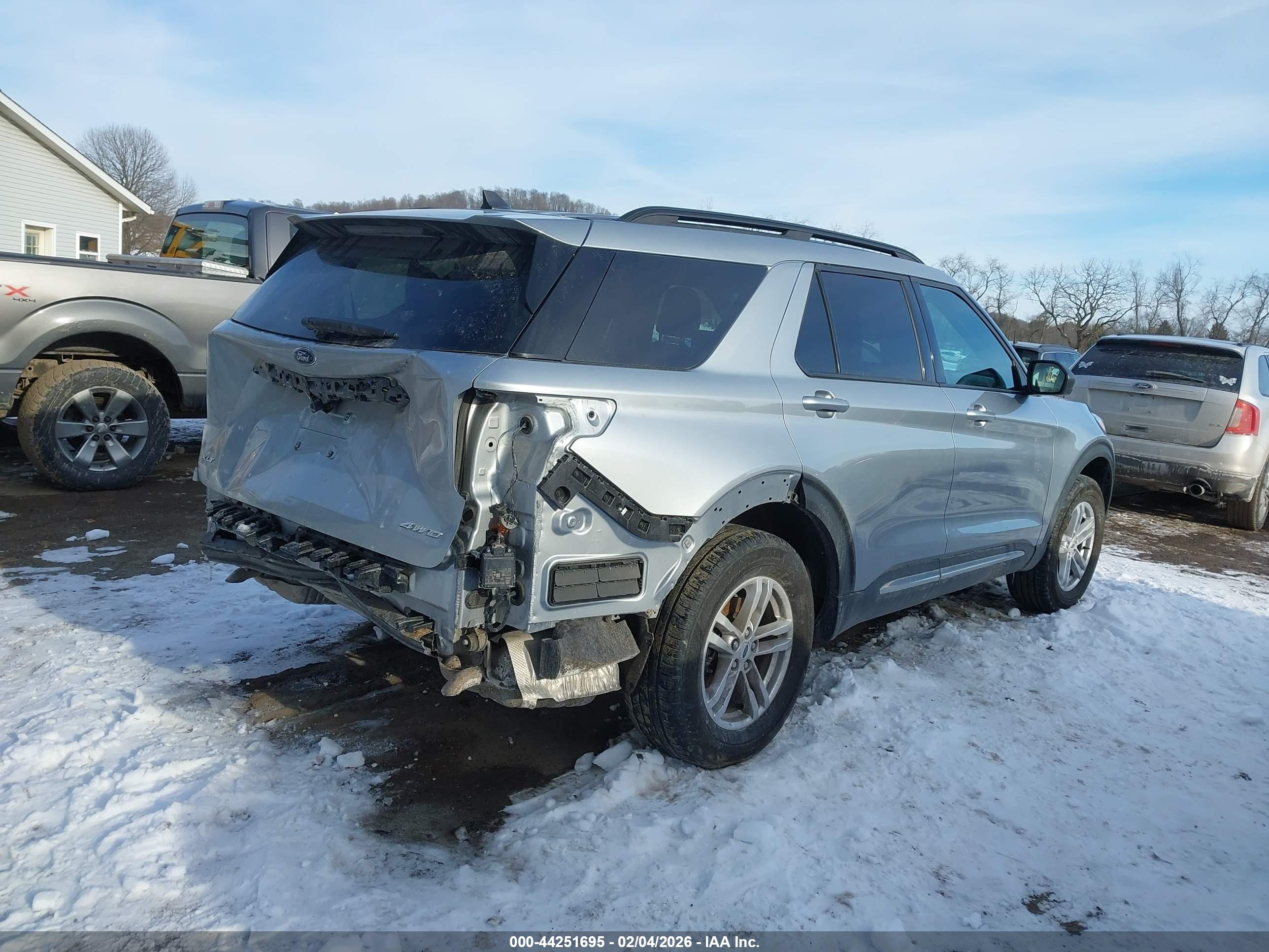FORD EXPLORER image 4