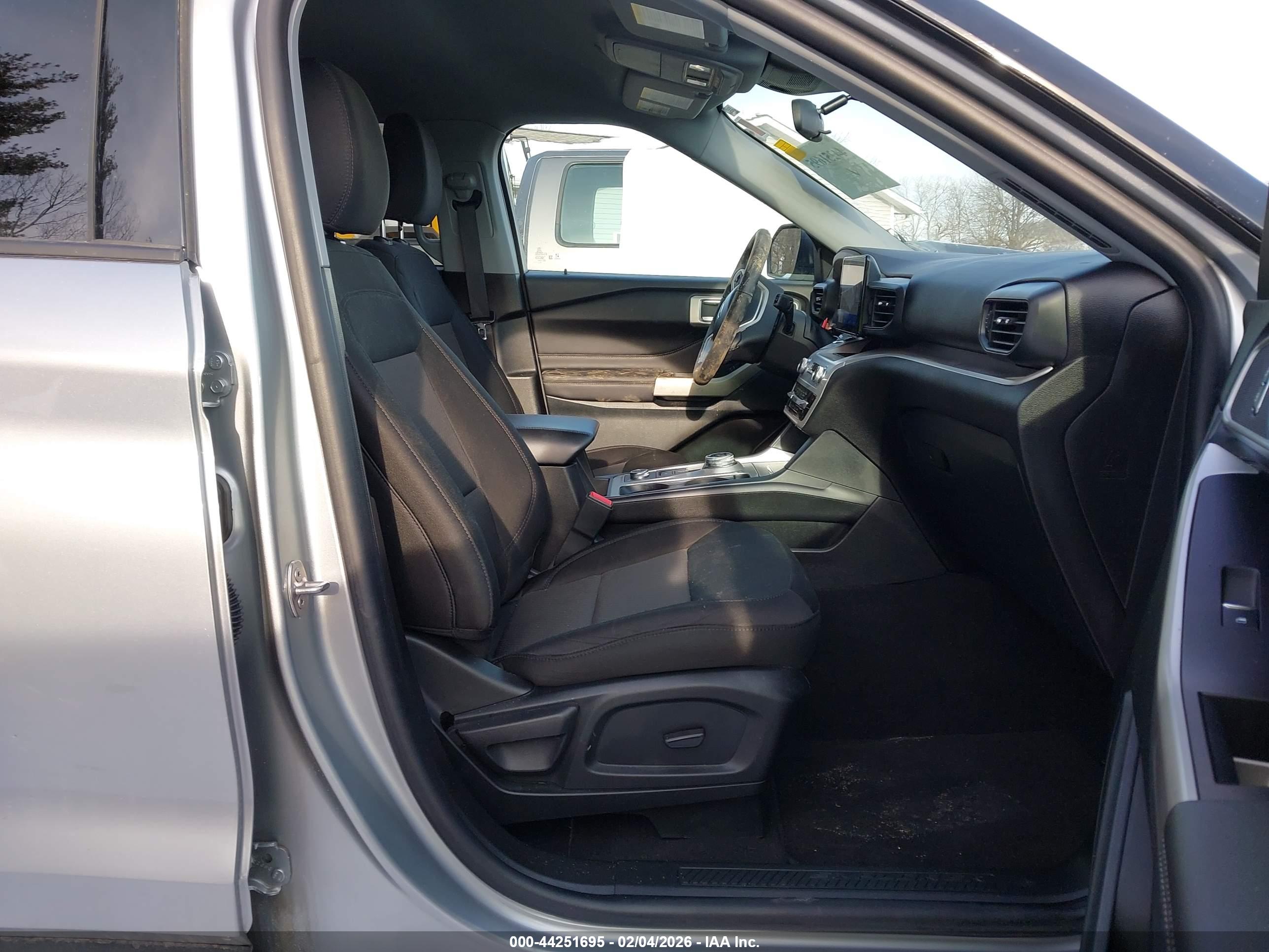 FORD EXPLORER image 5