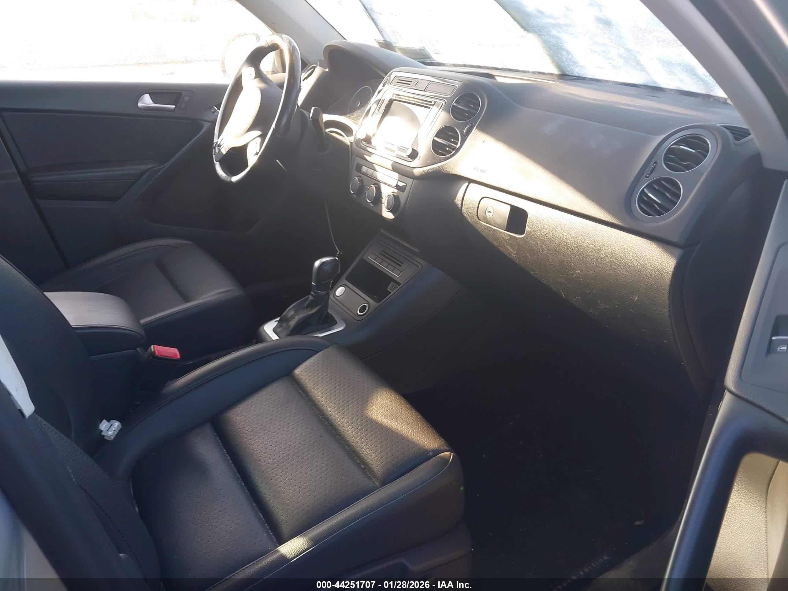 VOLKSWAGEN TIGUAN image 5
