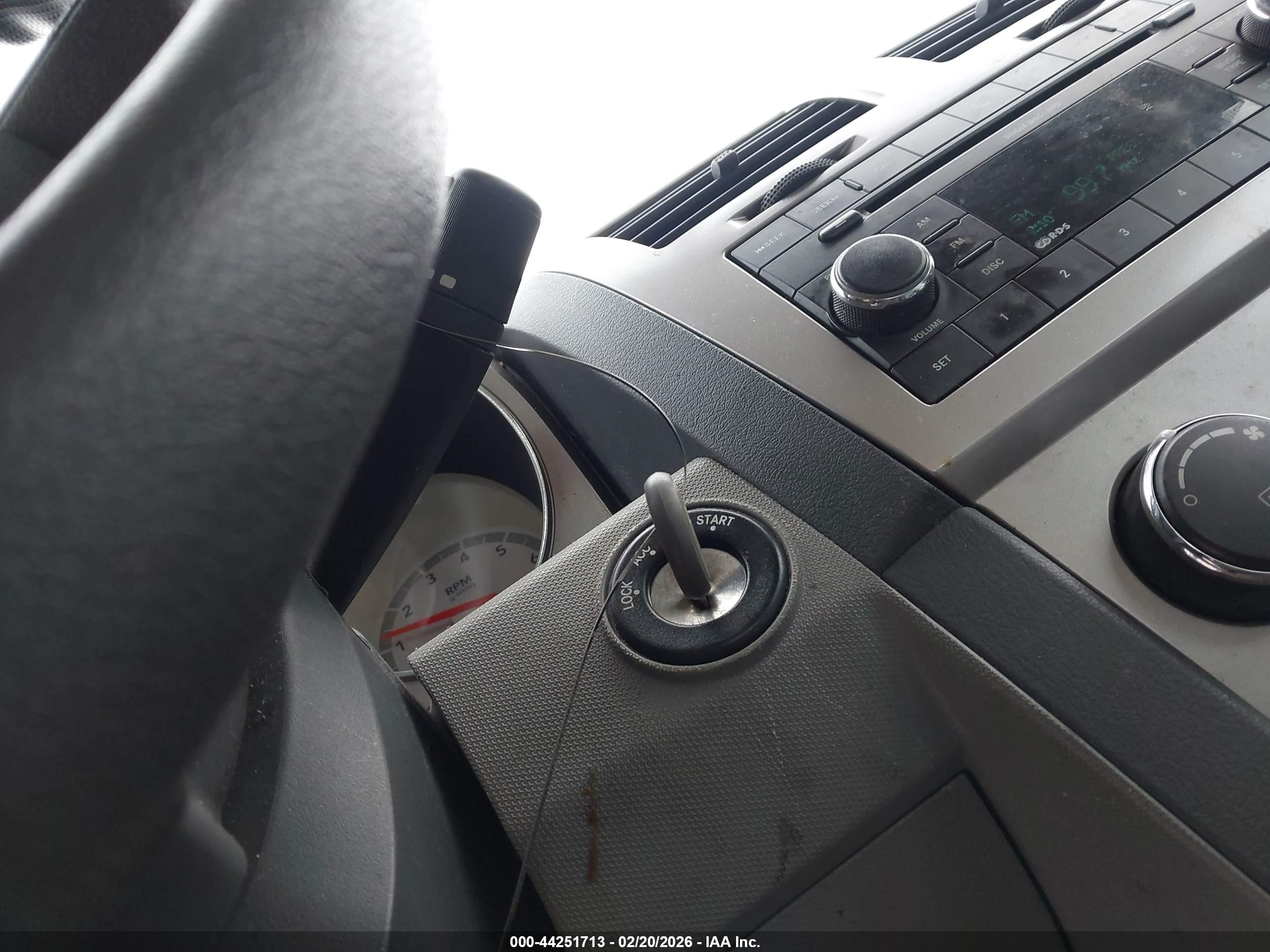 DODGE AVENGER image 11