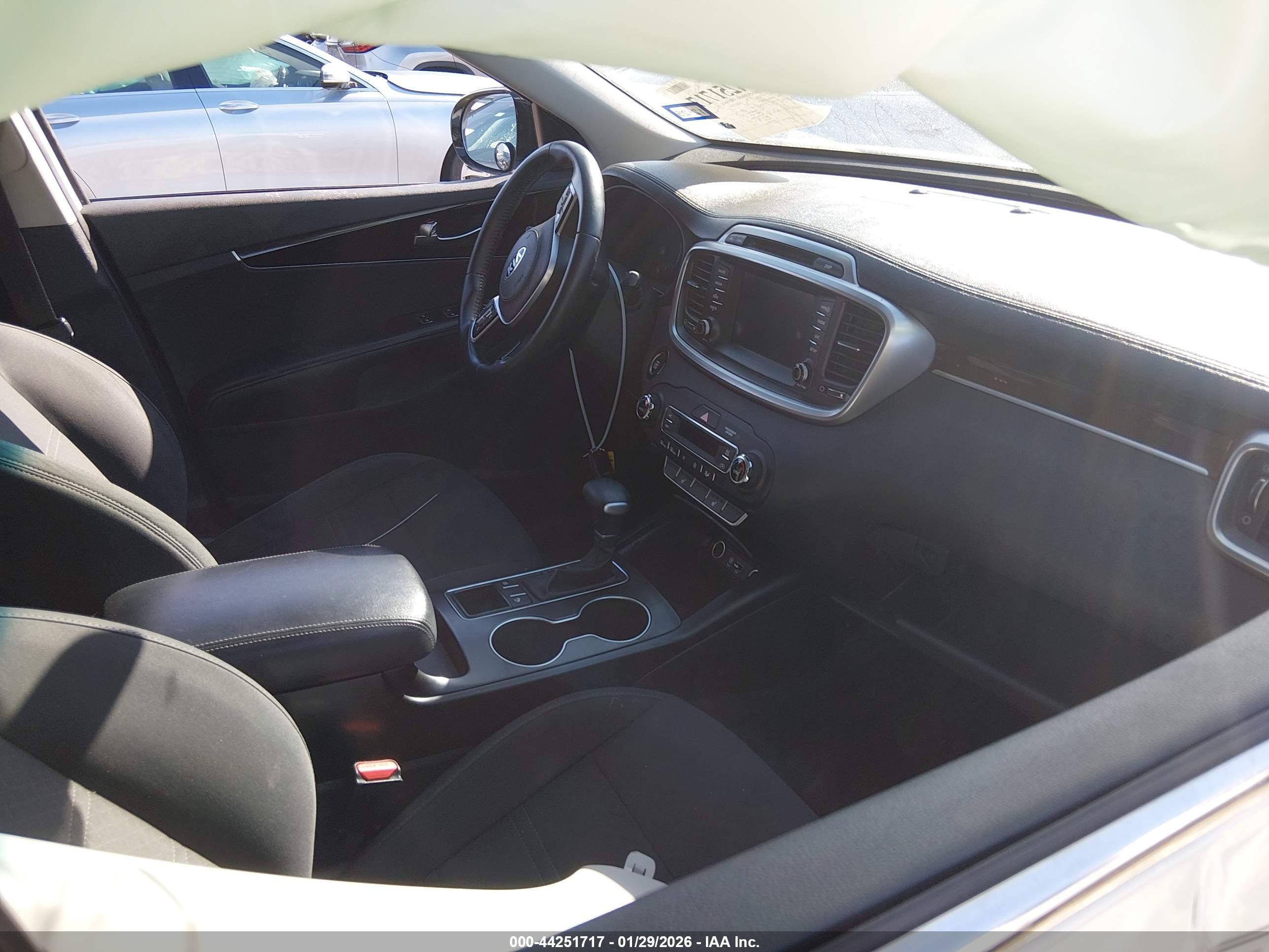 KIA SORENTO image 5
