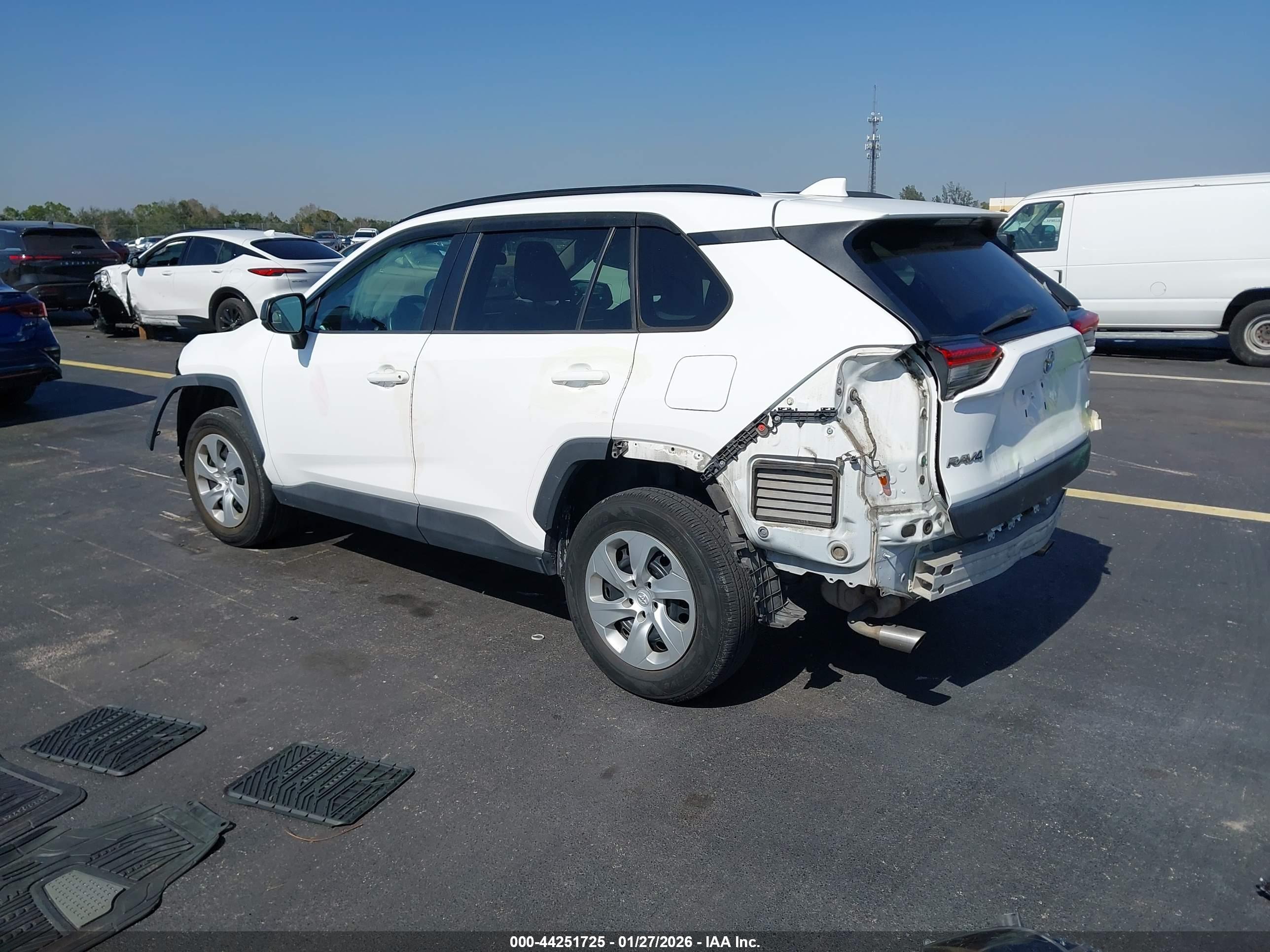 TOYOTA RAV4 image 3