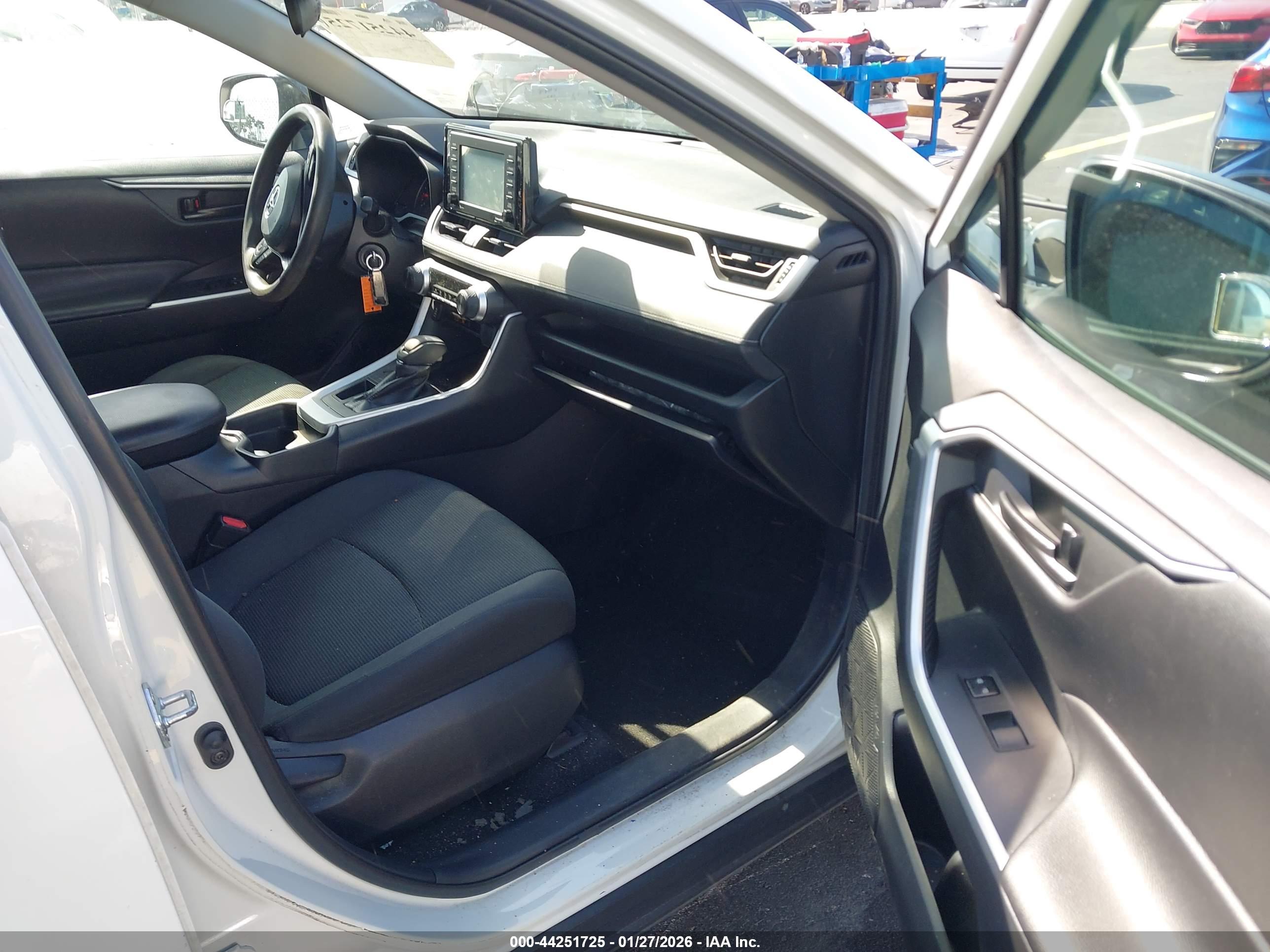 TOYOTA RAV4 image 5