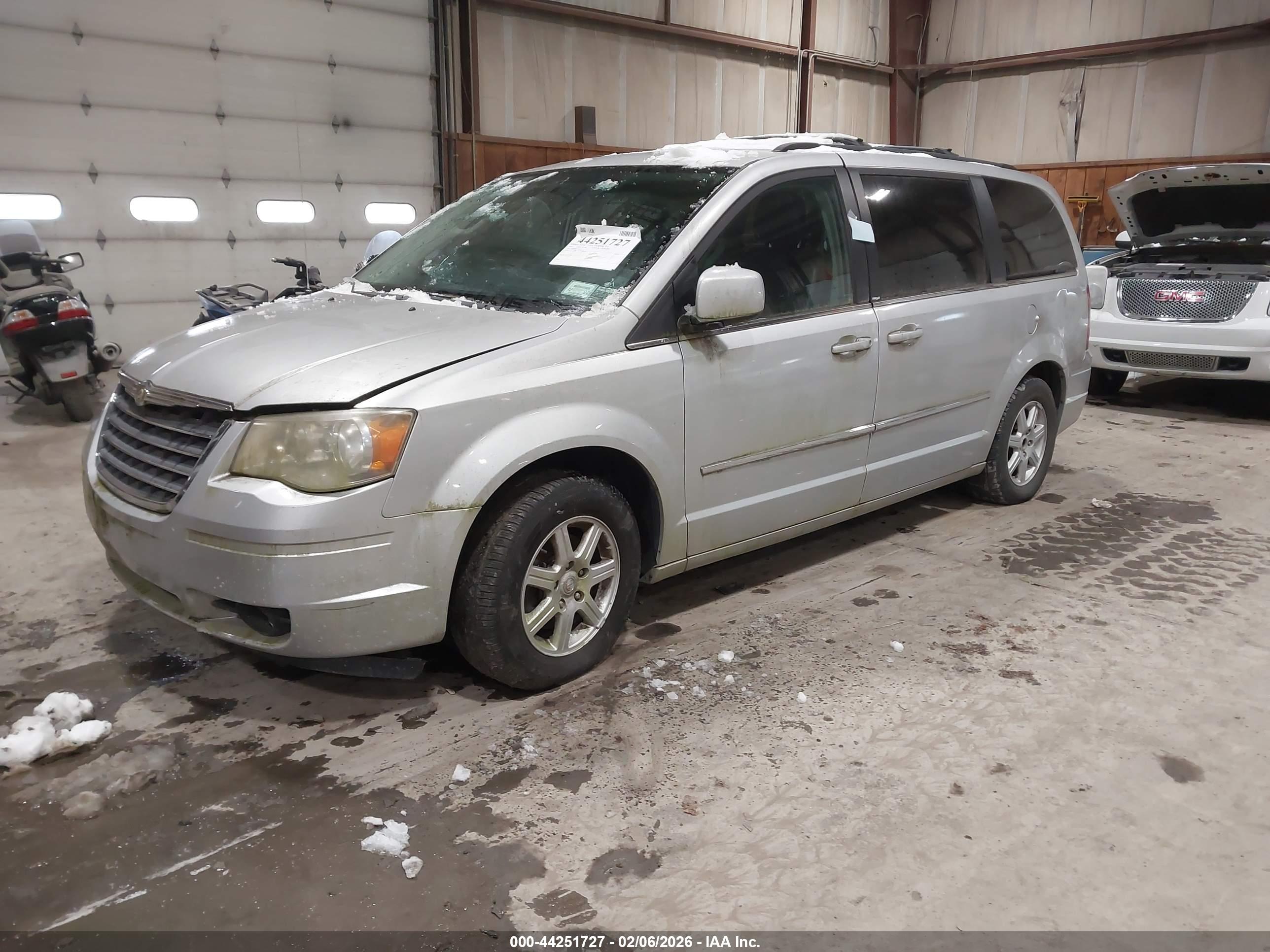 CHRYSLER TOWN image 2