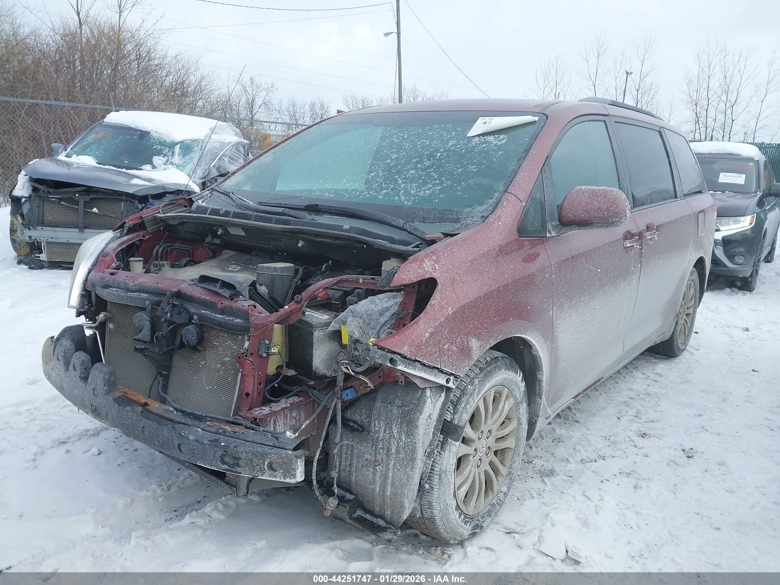 TOYOTA SIENNA image 2