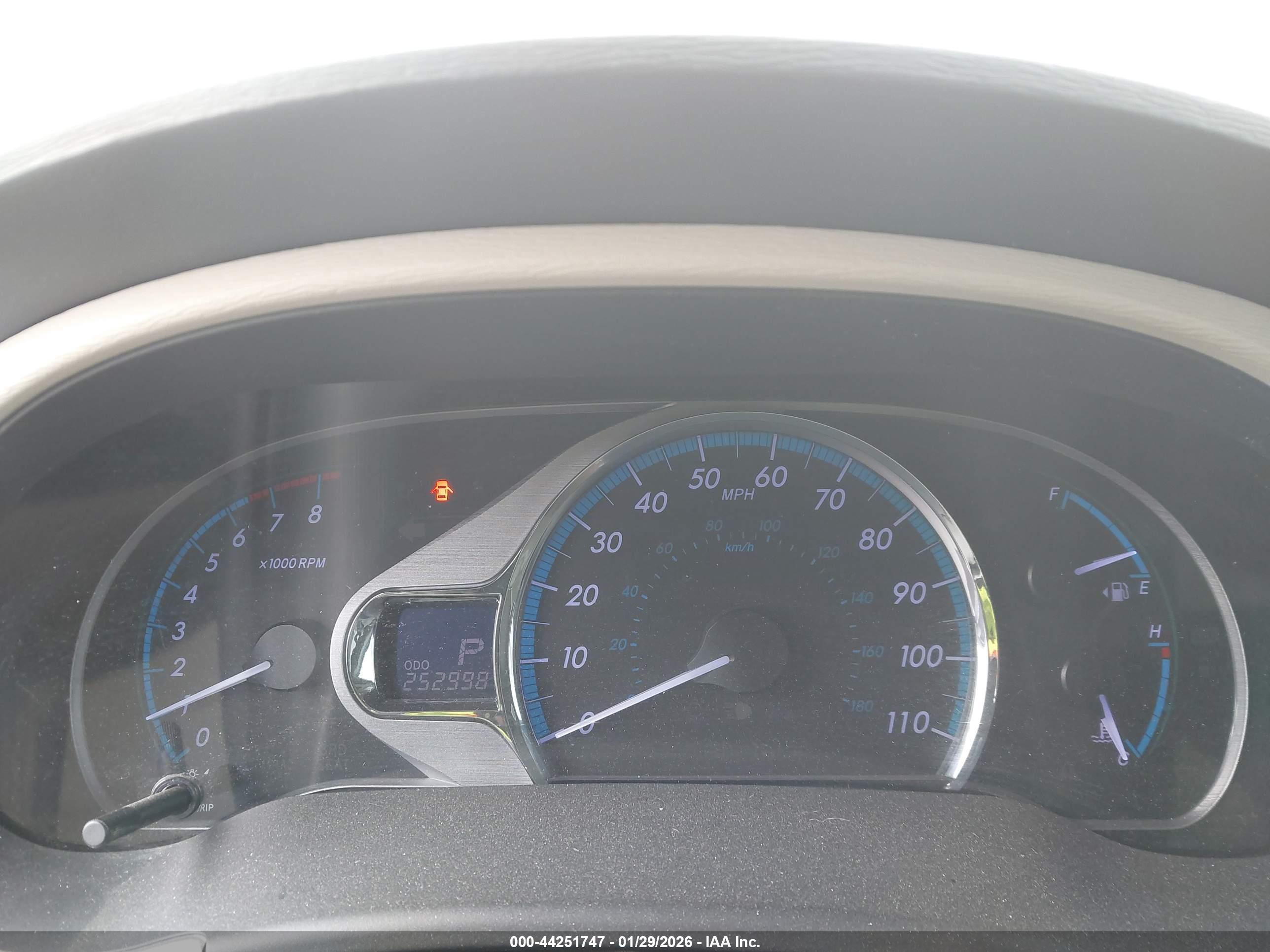 TOYOTA SIENNA image 7