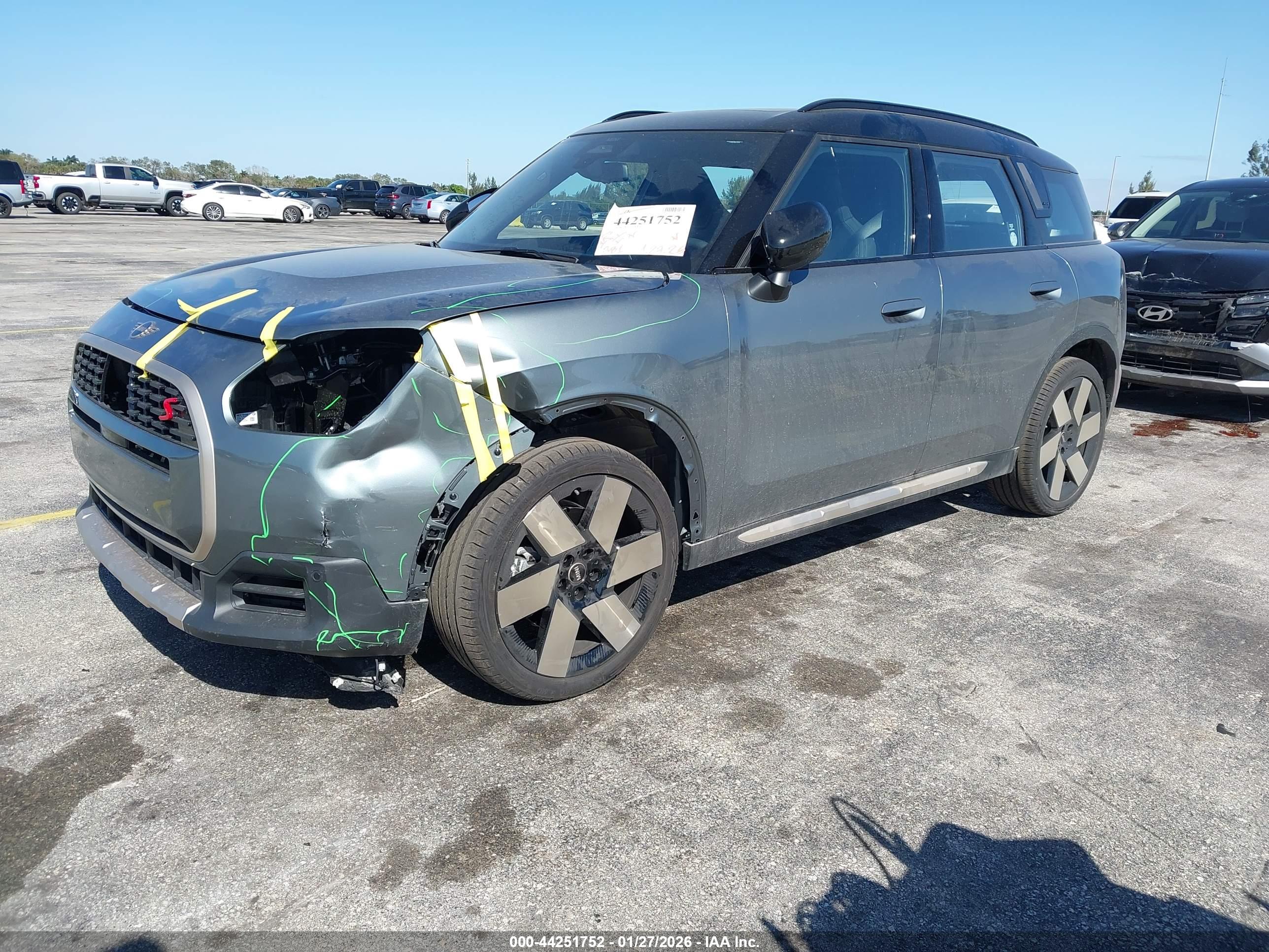 MINI COUNTRYMAN image 2