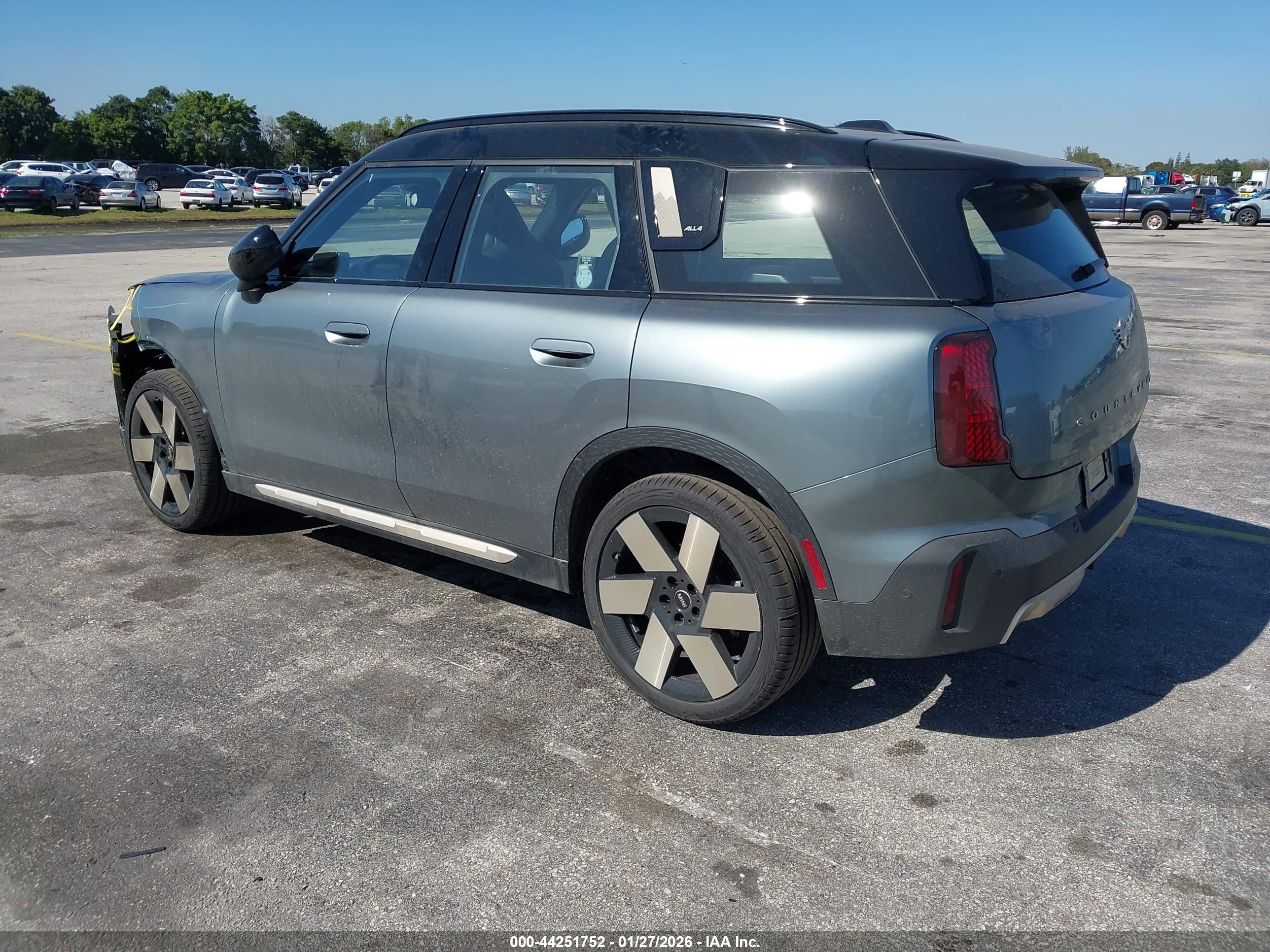 MINI COUNTRYMAN image 3