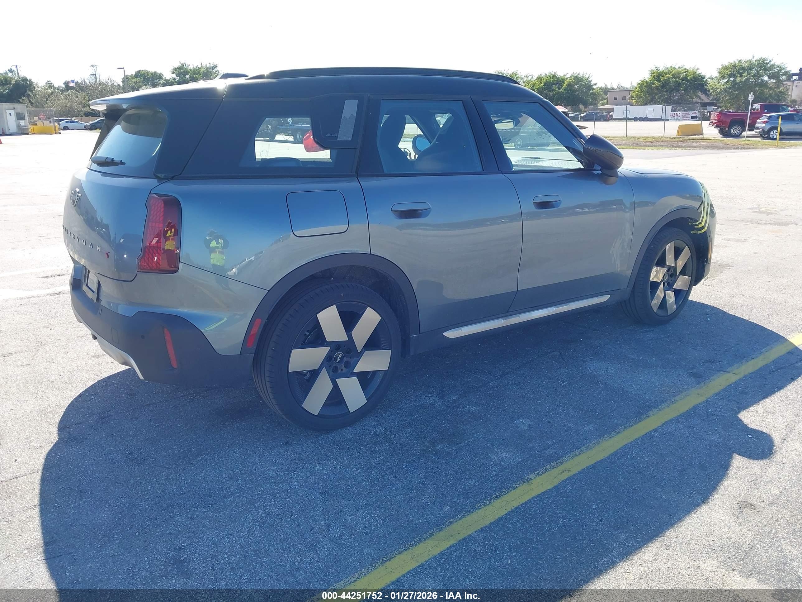 MINI COUNTRYMAN image 4