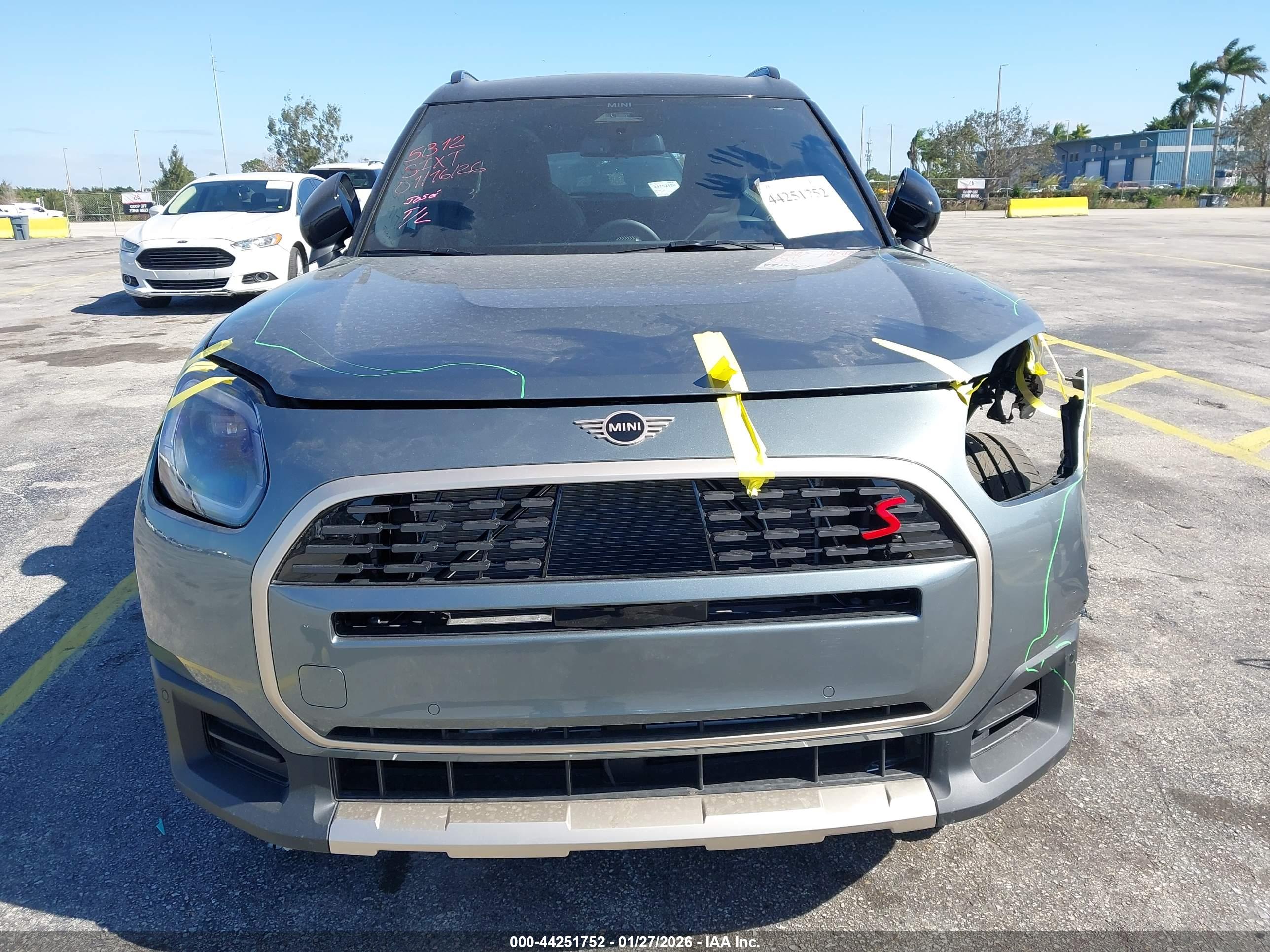 MINI COUNTRYMAN image 6