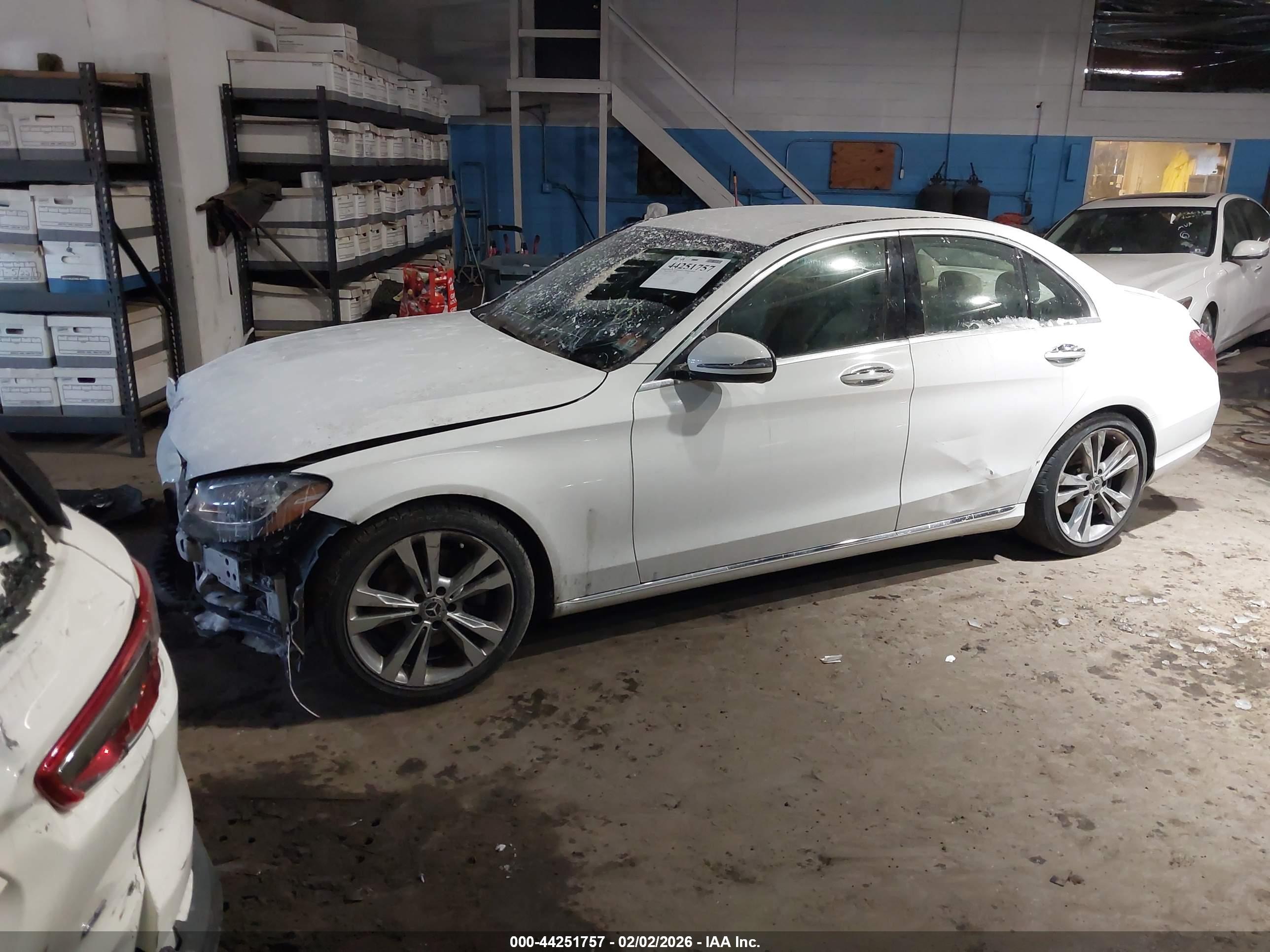 MERCEDES-BENZ C image 2