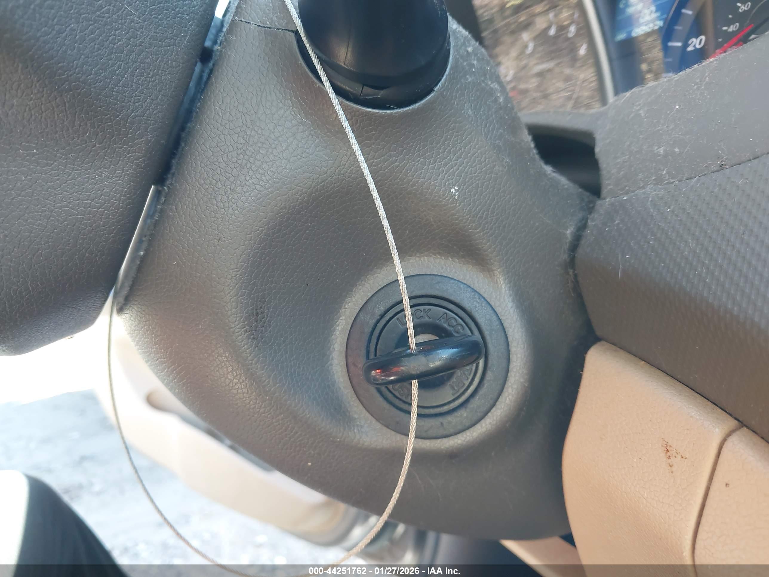 HYUNDAI ACCENT image 11