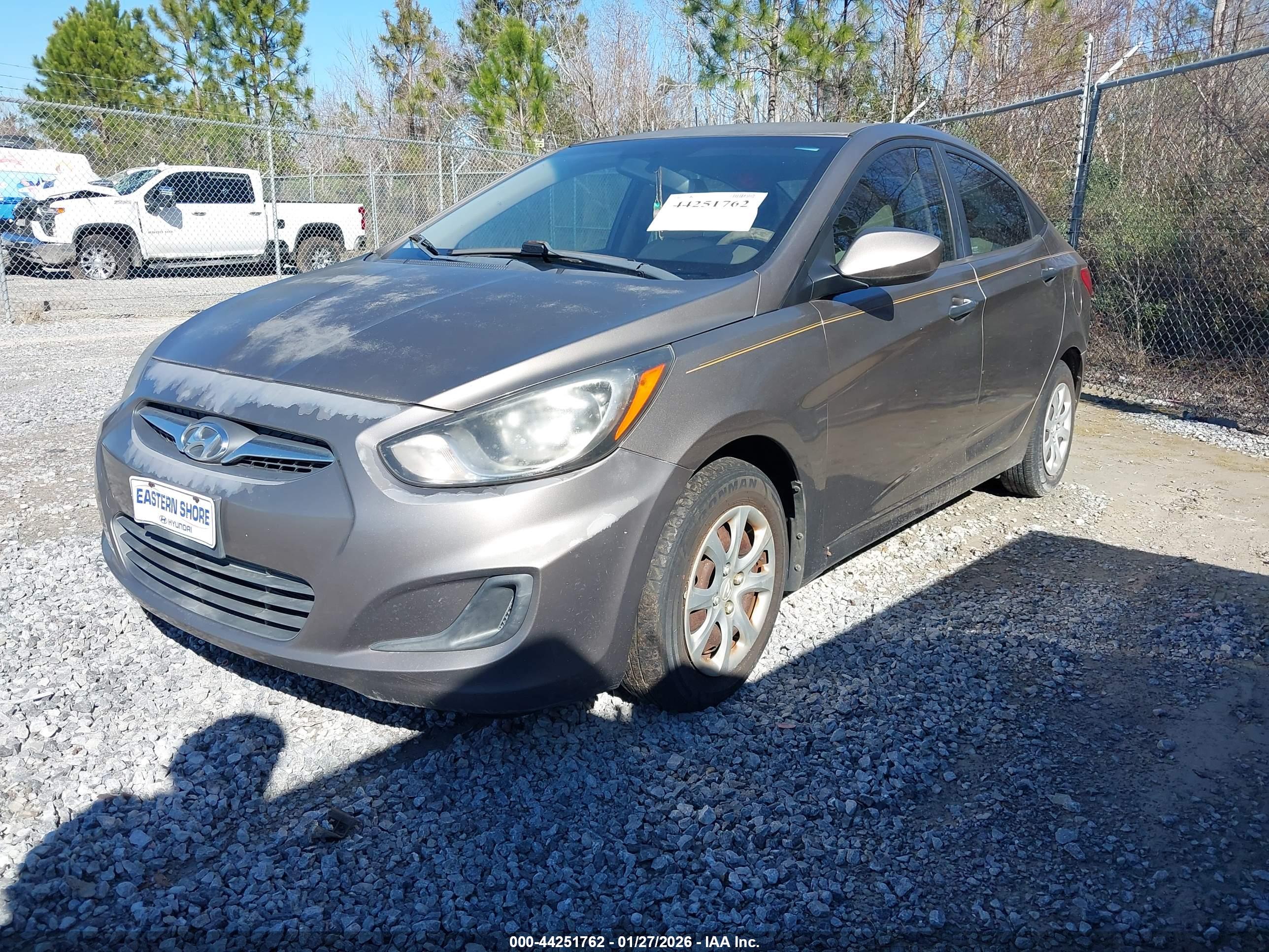 HYUNDAI ACCENT image 2