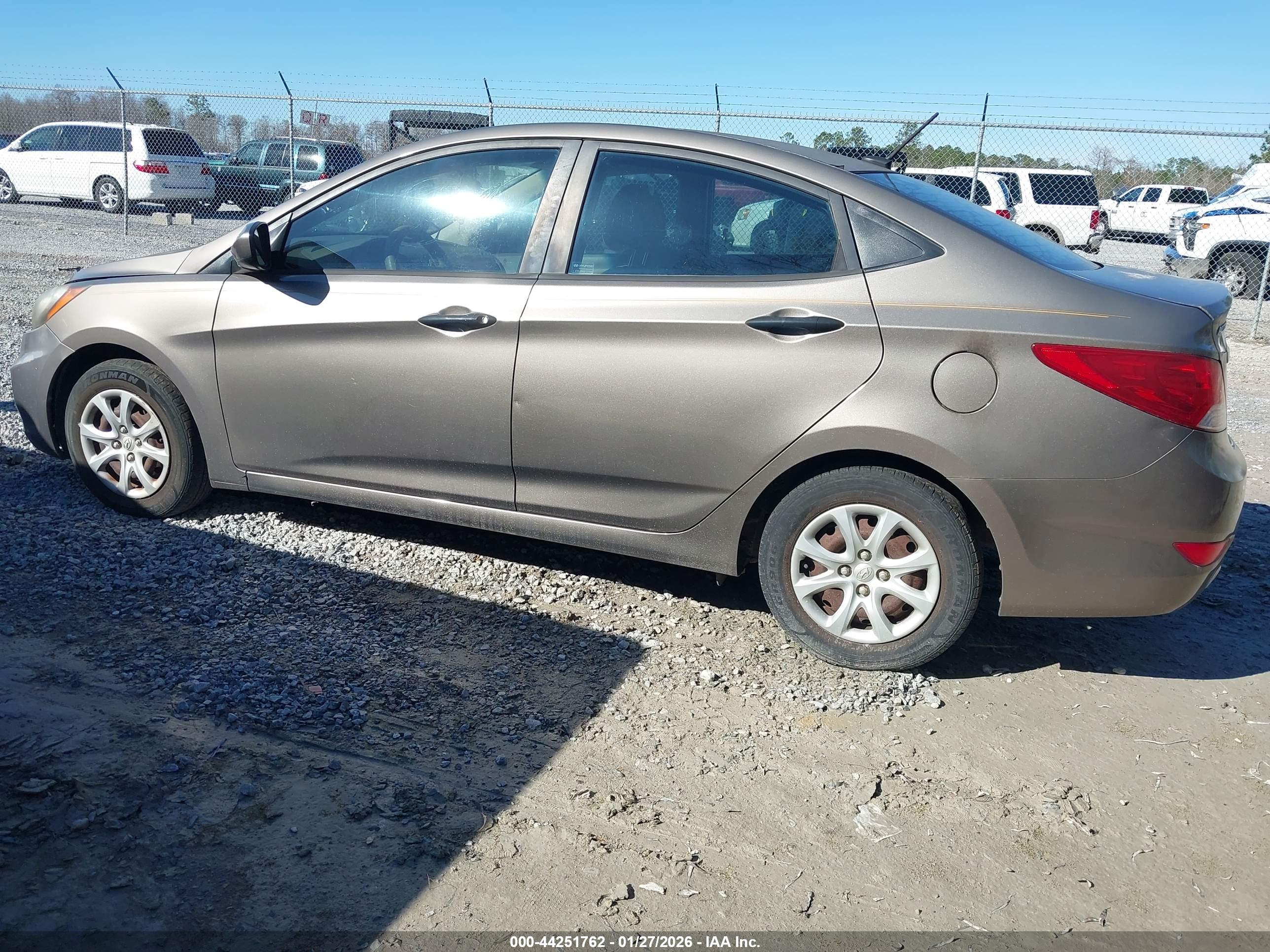 HYUNDAI ACCENT image 3