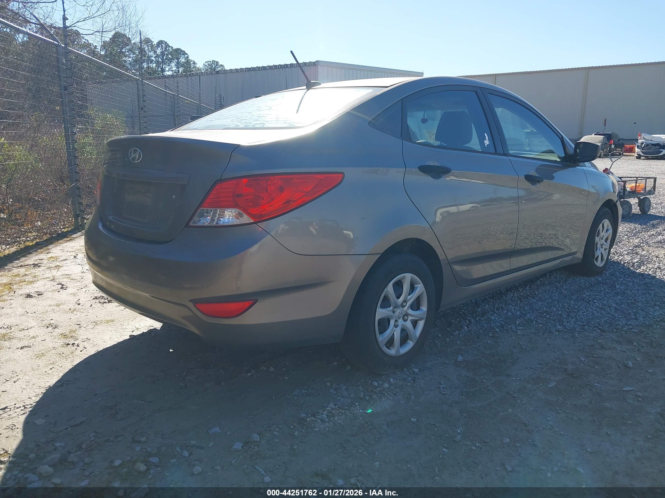 HYUNDAI ACCENT image 4