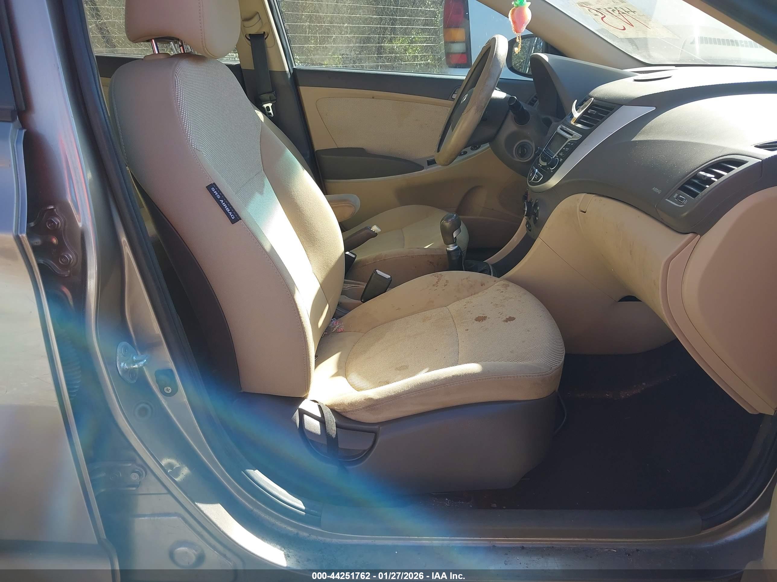 HYUNDAI ACCENT image 5