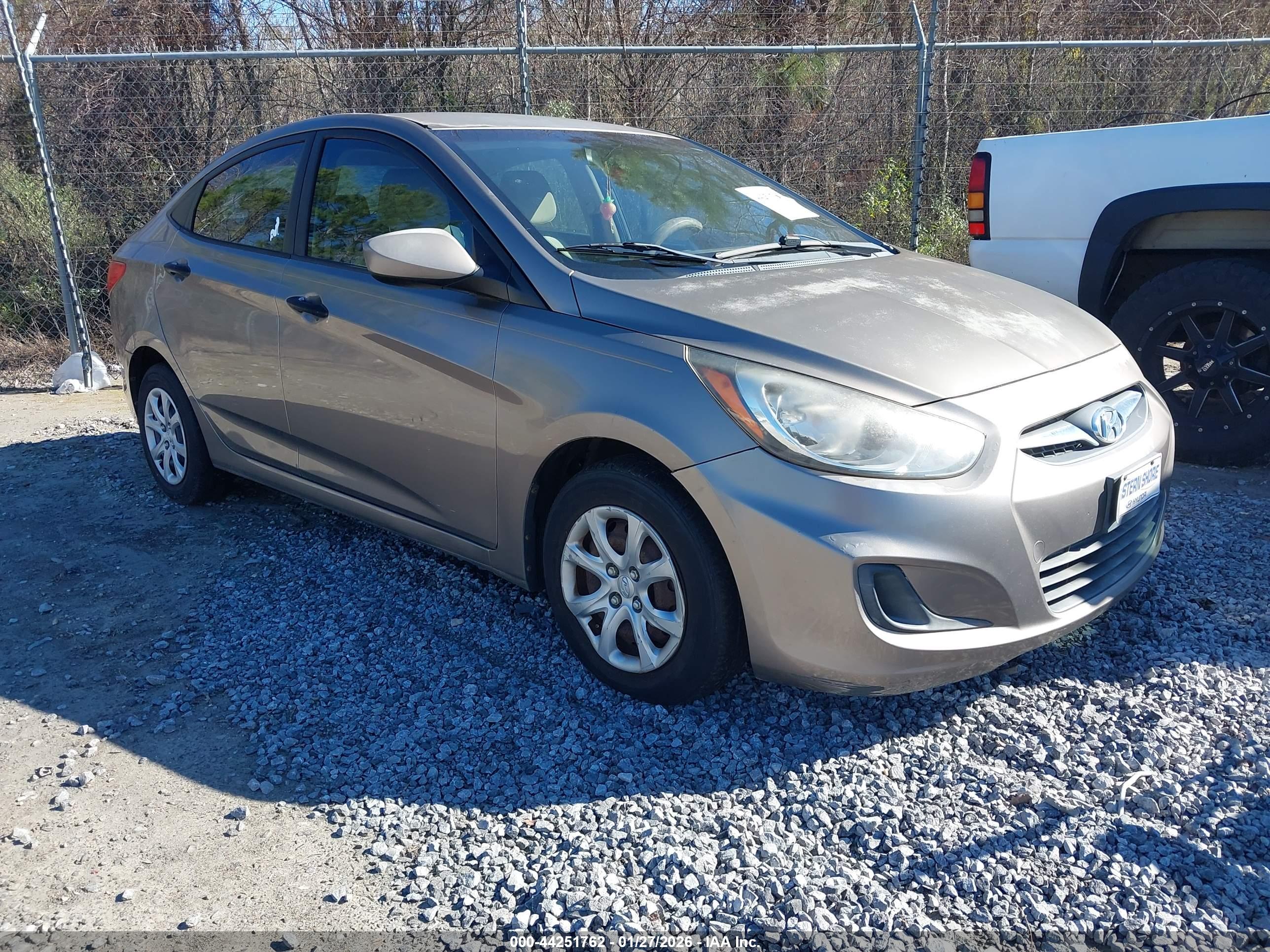 HYUNDAI ACCENT image 6