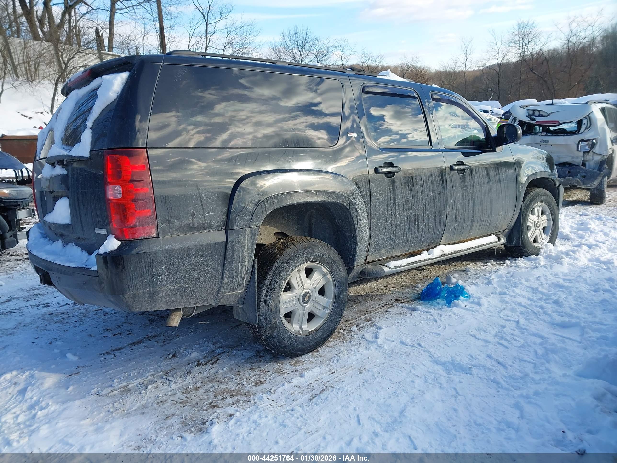 CHEVROLET SUBURBAN image 4
