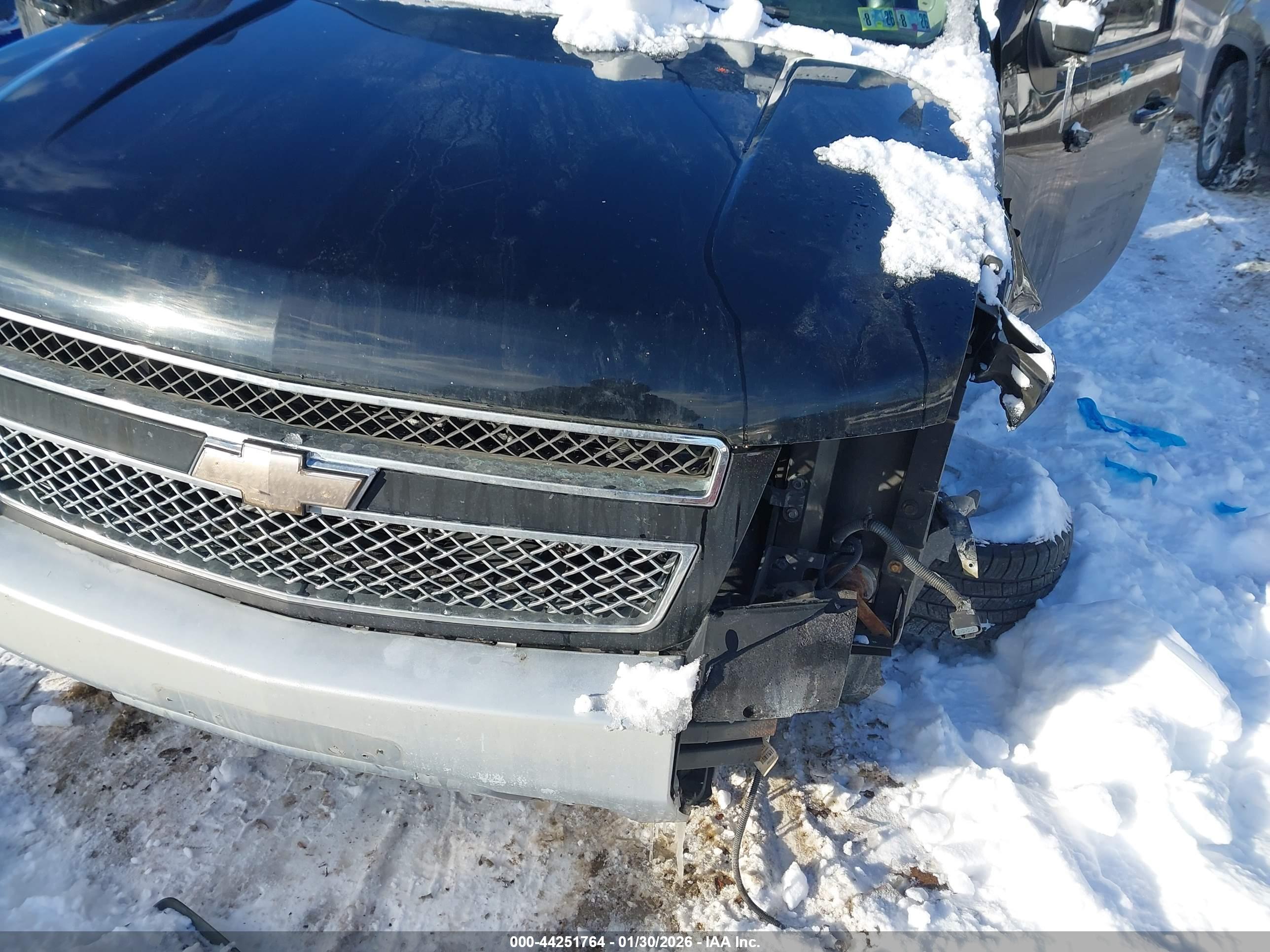 CHEVROLET SUBURBAN image 6