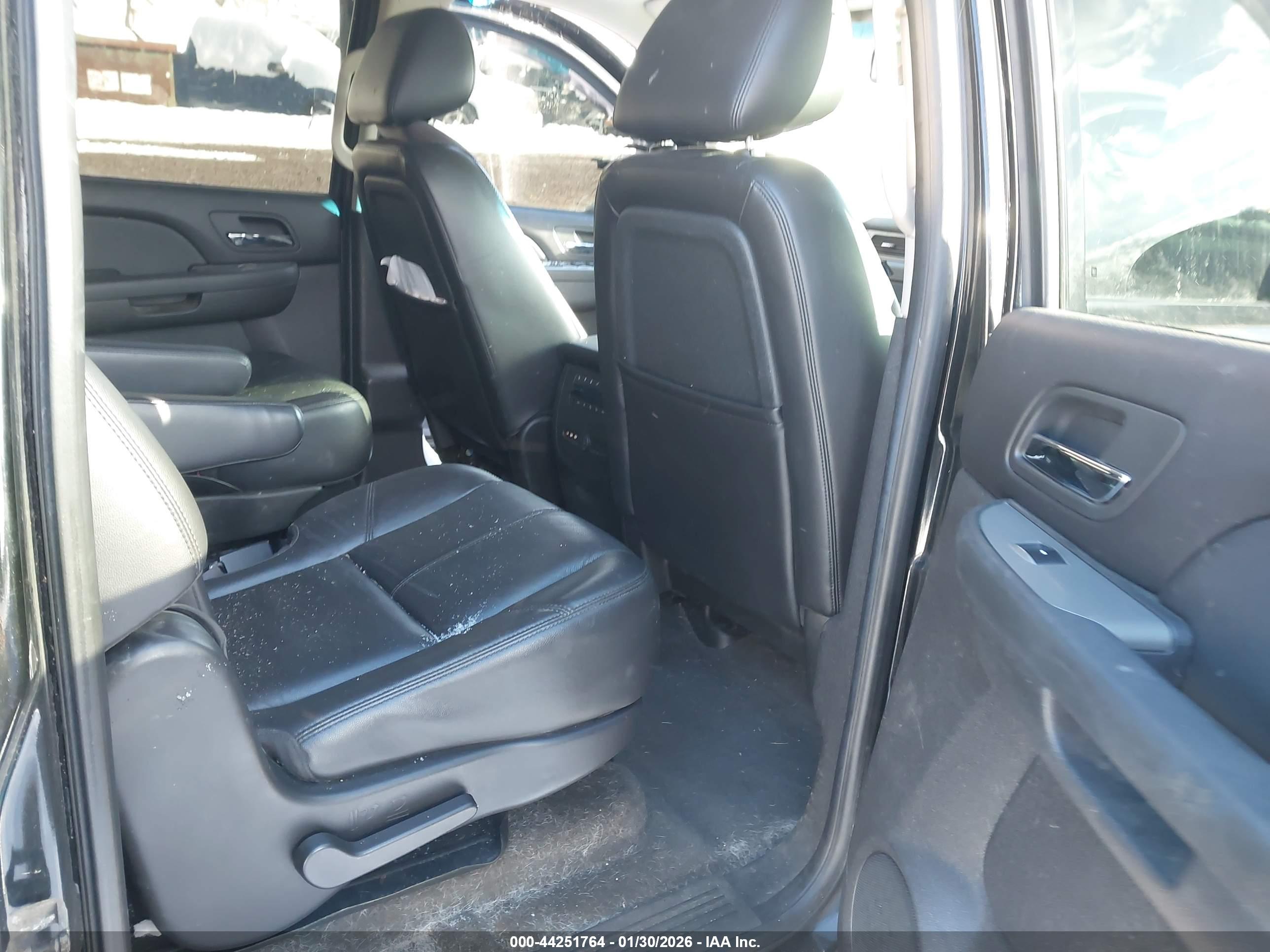 CHEVROLET SUBURBAN image 8