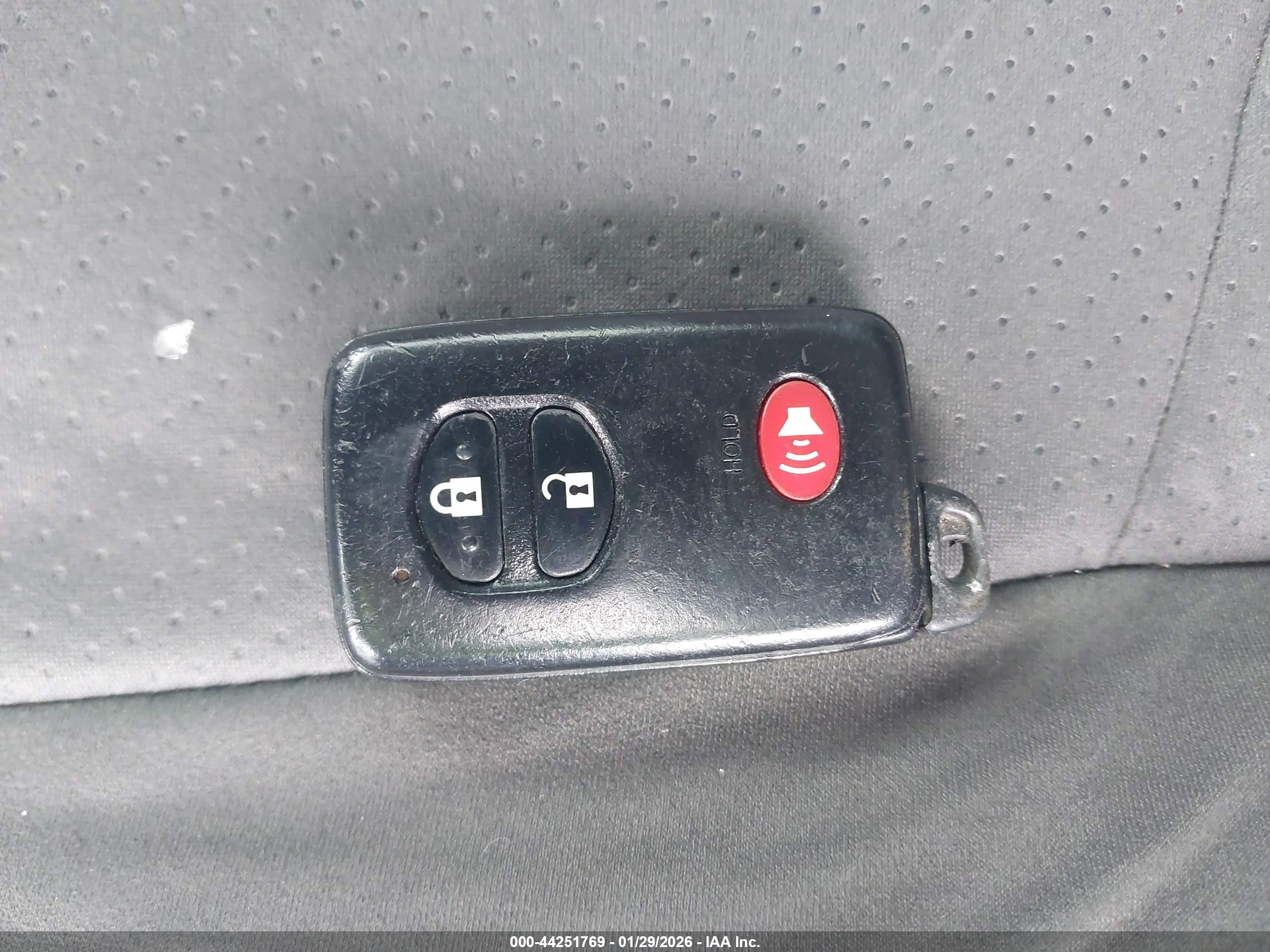 TOYOTA PRIUS image 11