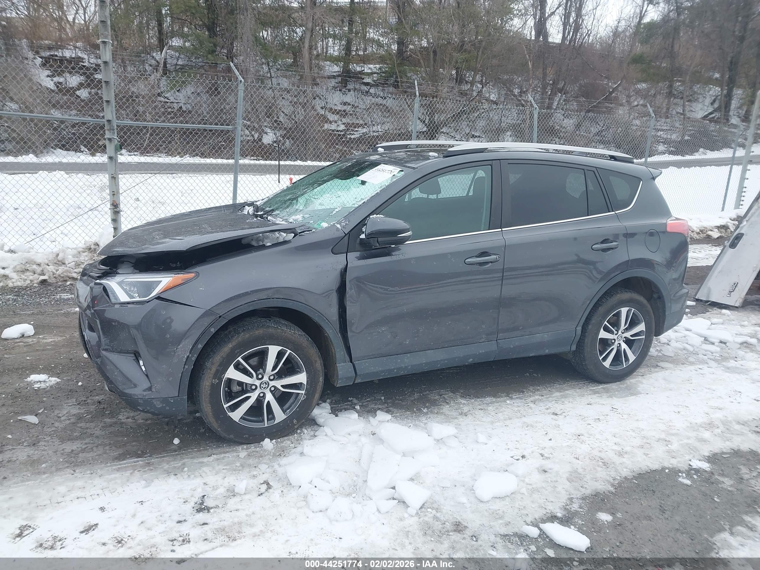 TOYOTA RAV4 image 2