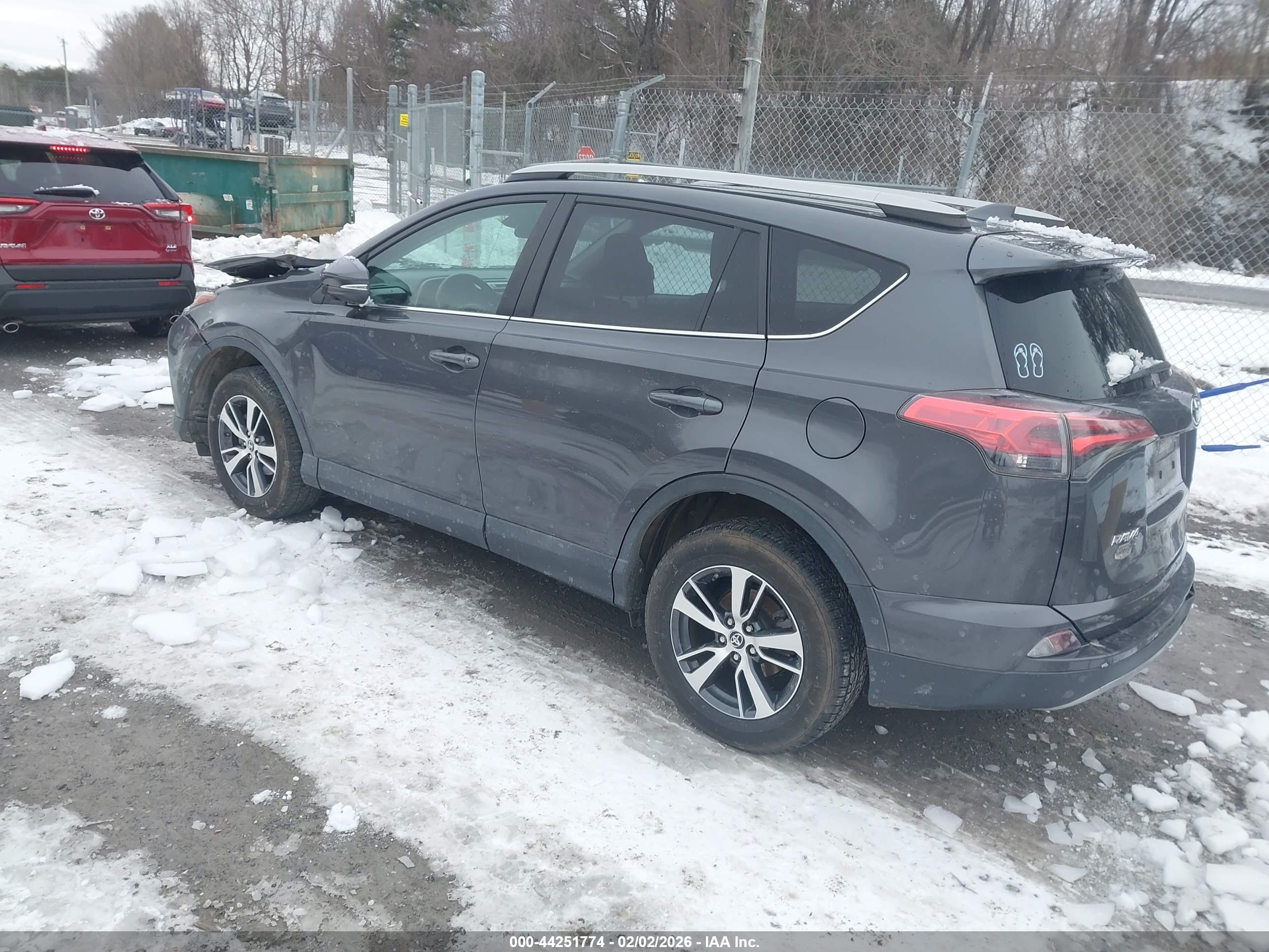 TOYOTA RAV4 image 3
