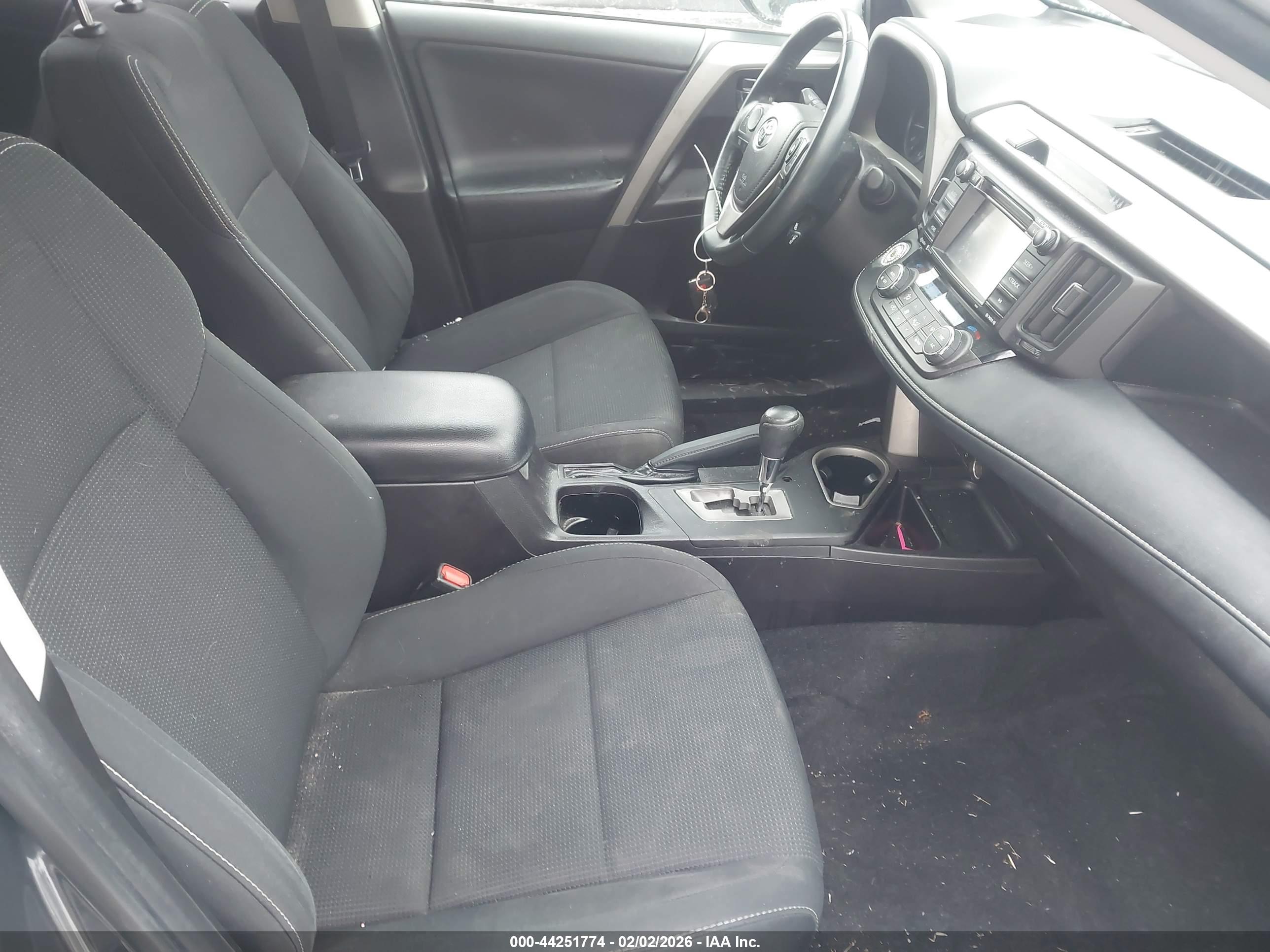 TOYOTA RAV4 image 5