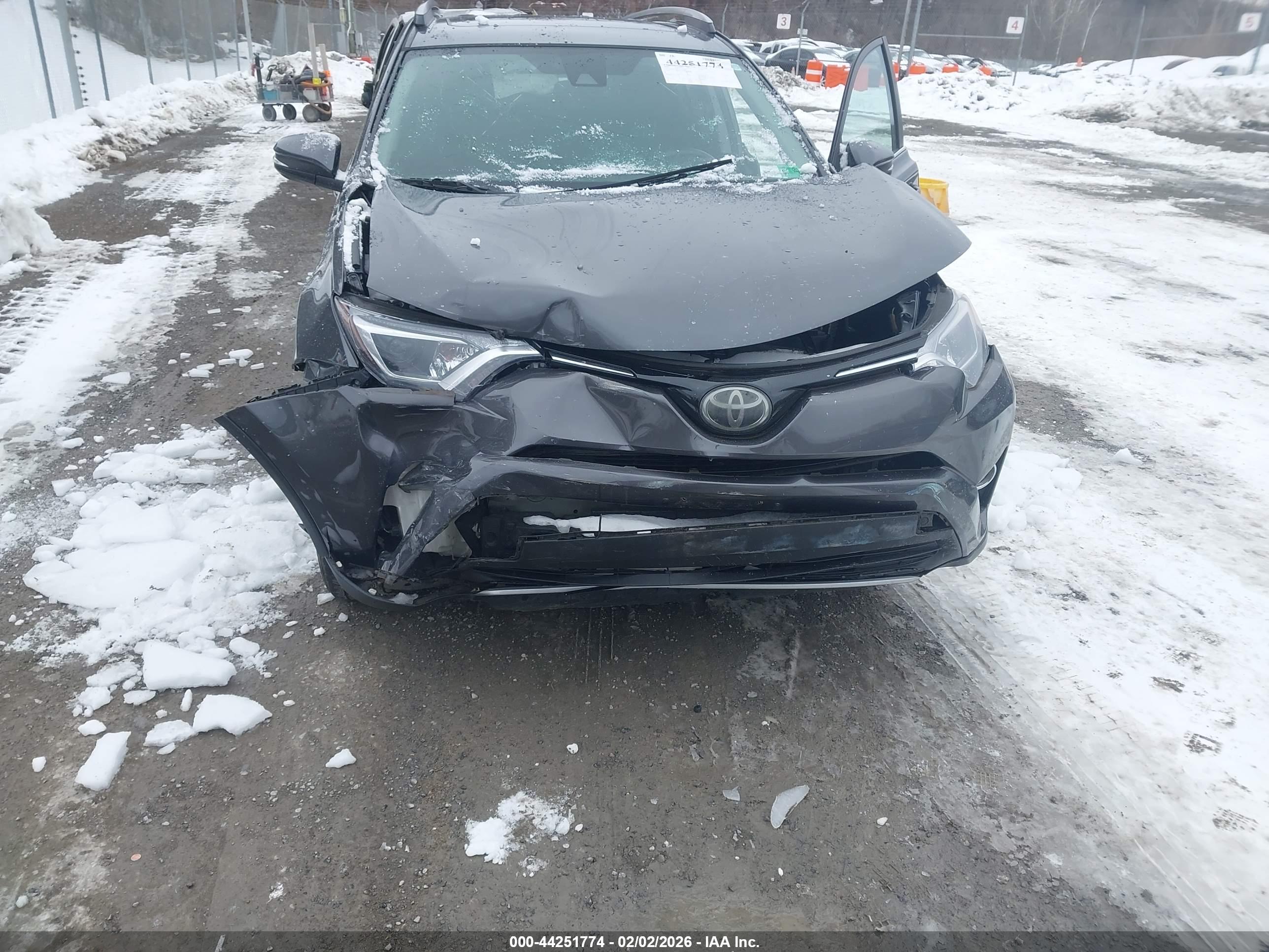 TOYOTA RAV4 image 6