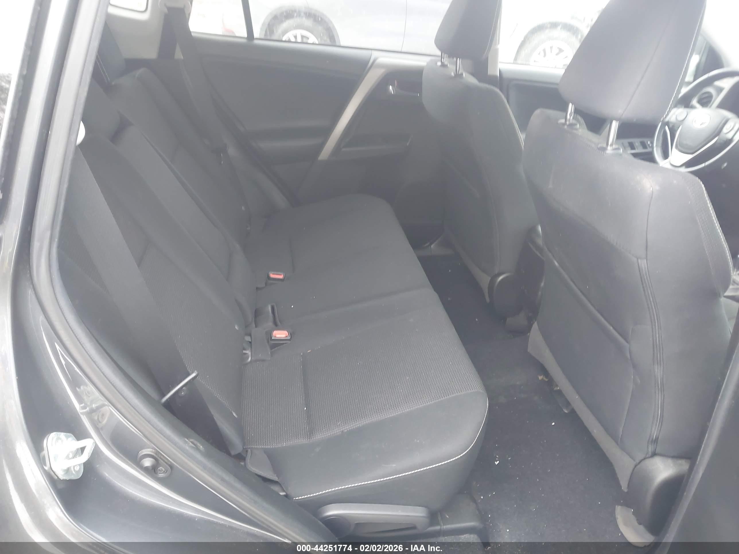 TOYOTA RAV4 image 8