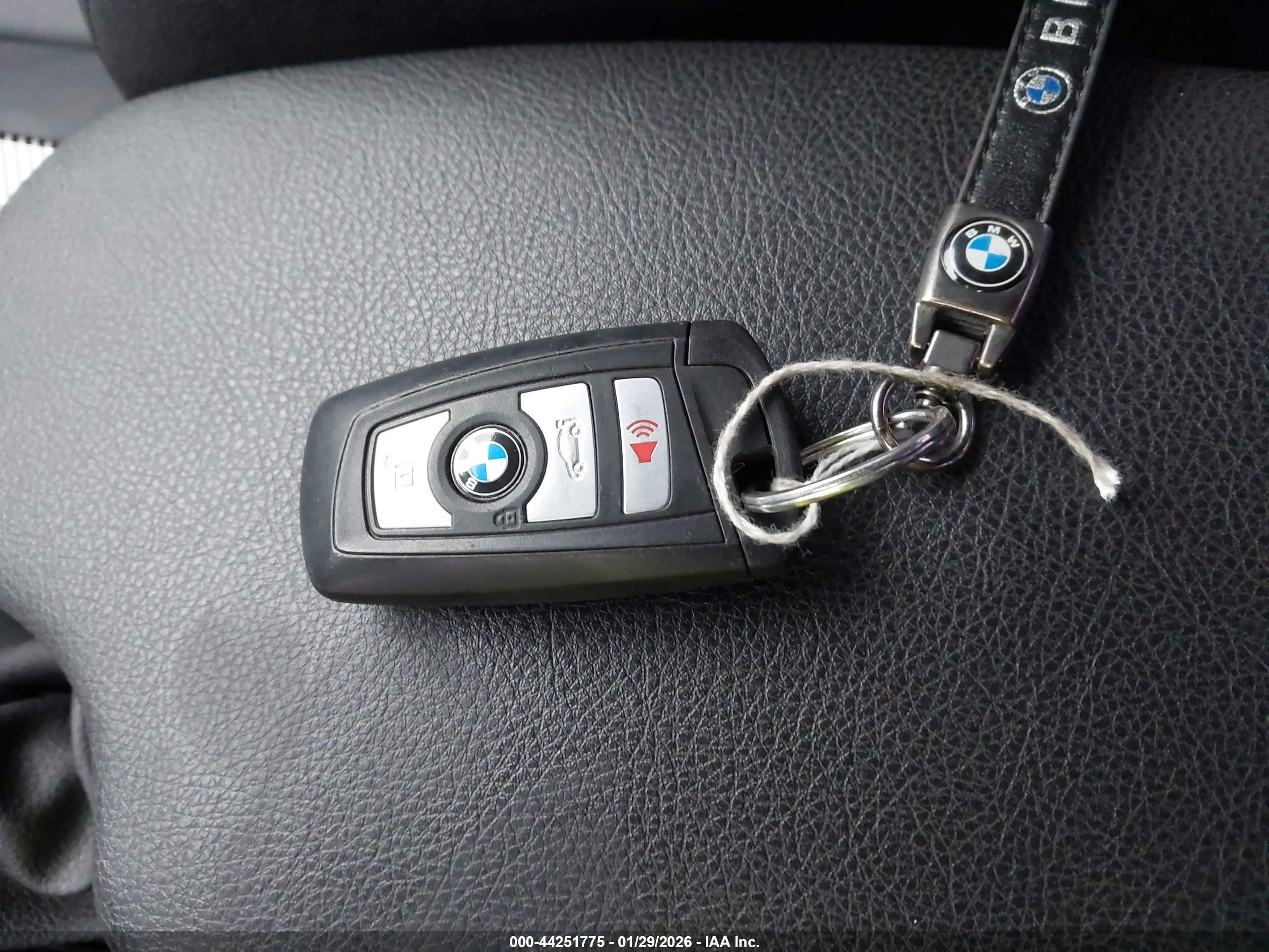 BMW 320I image 11