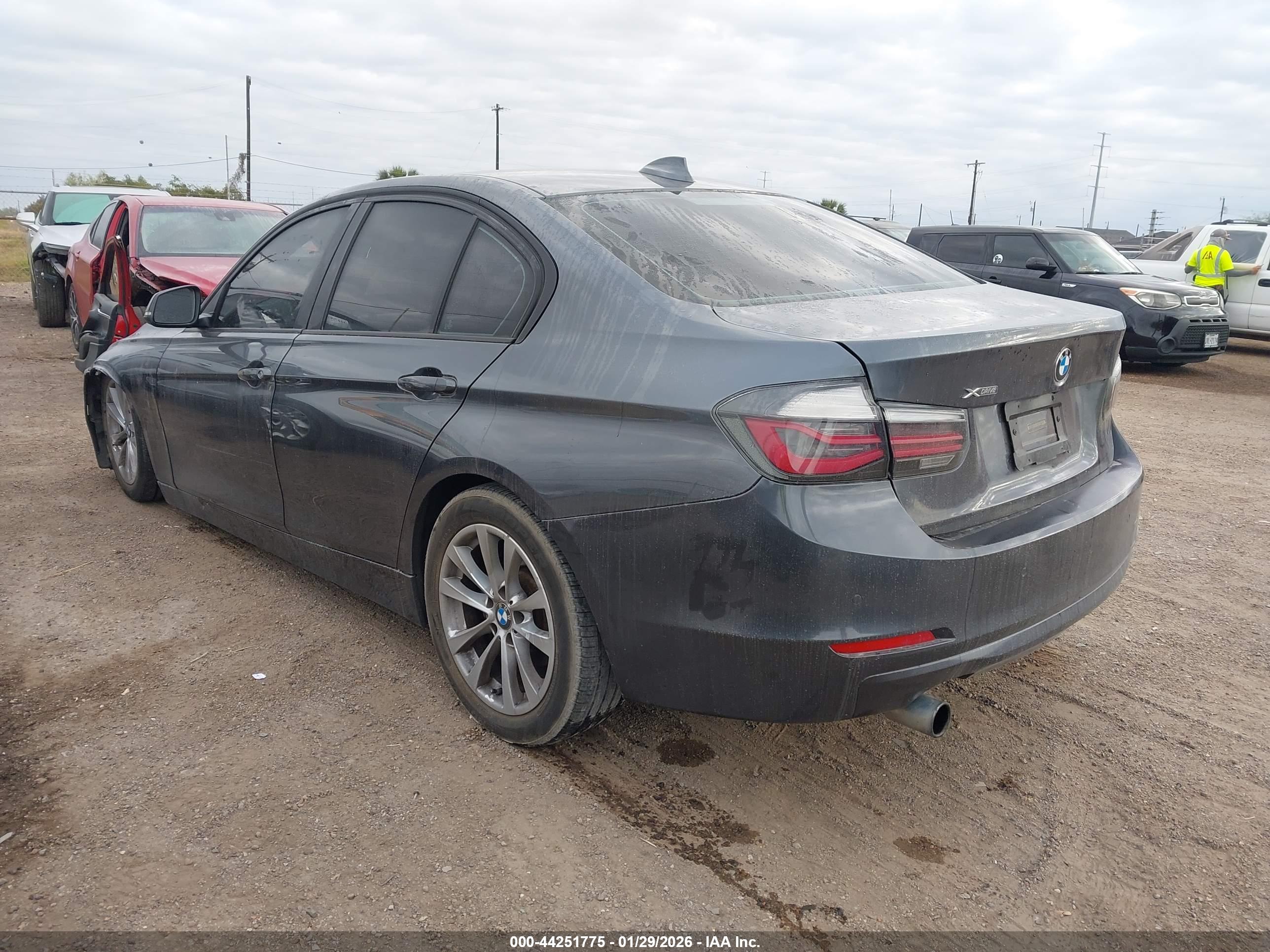 BMW 320I image 3