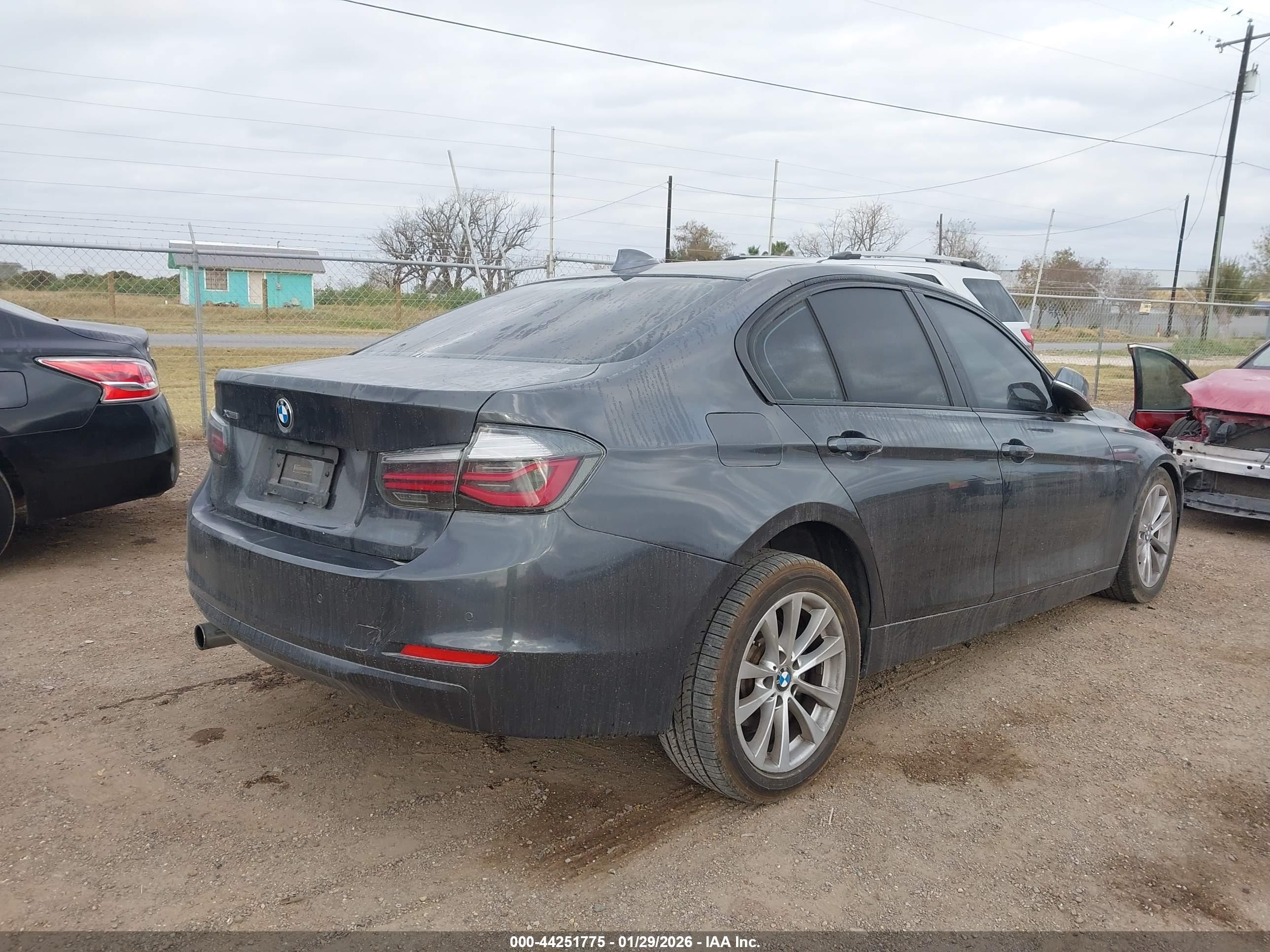 BMW 320I image 4