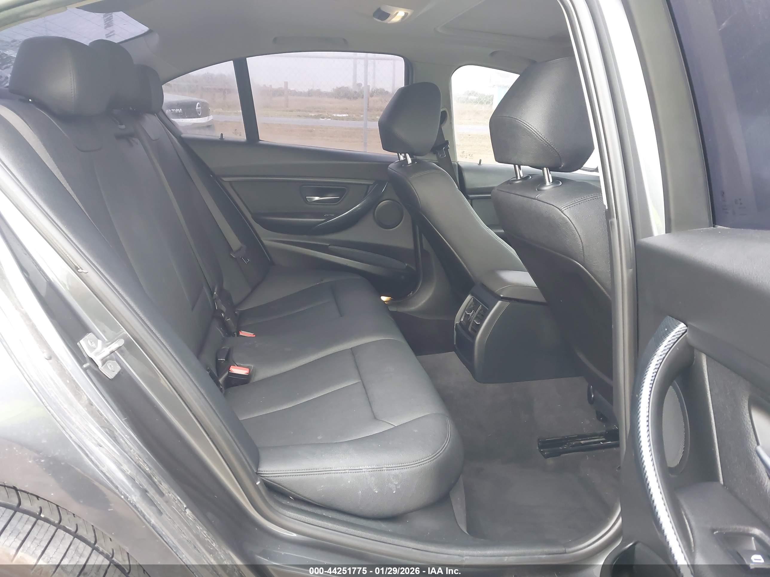 BMW 320I image 8