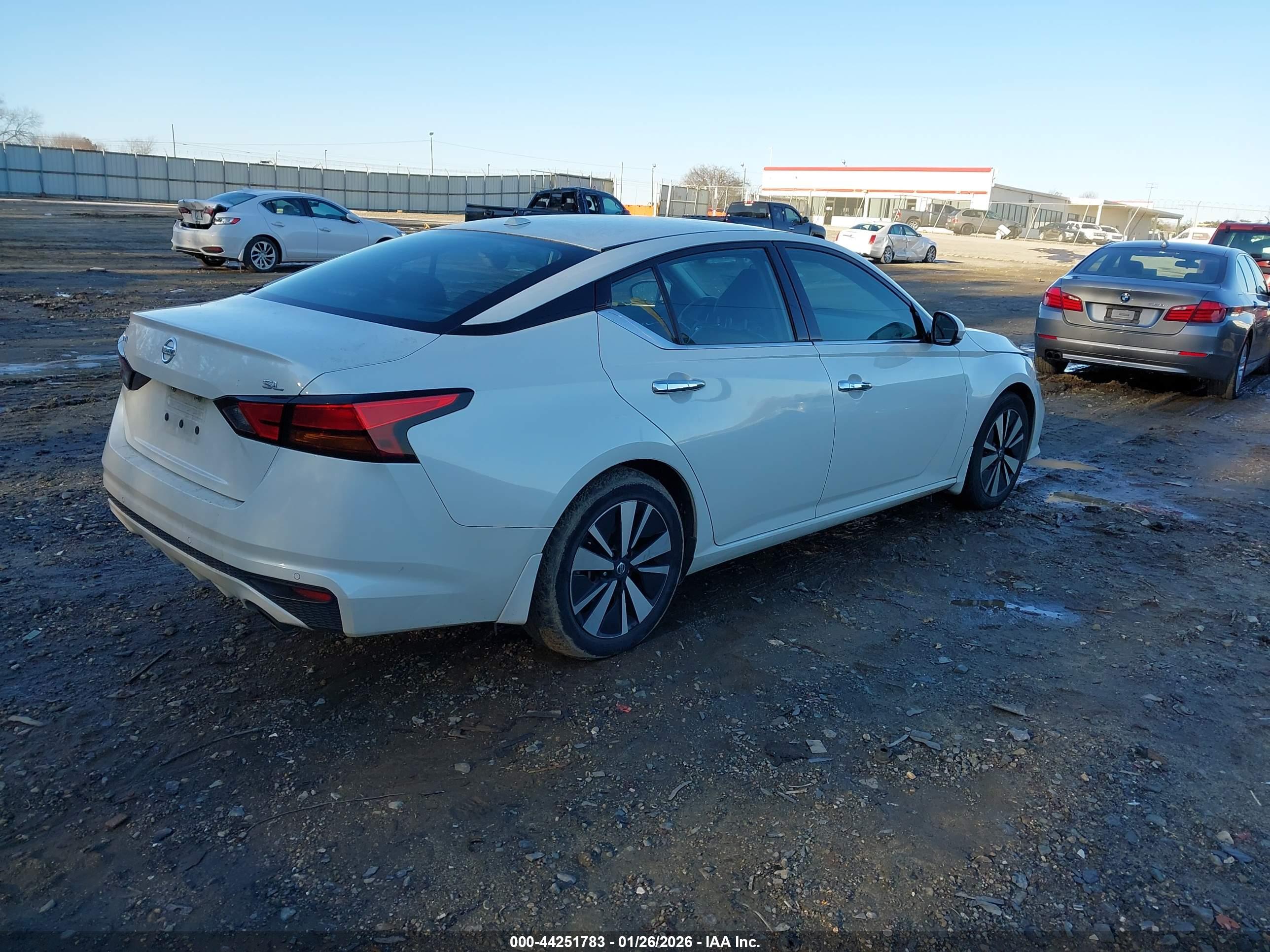 NISSAN ALTIMA image 4