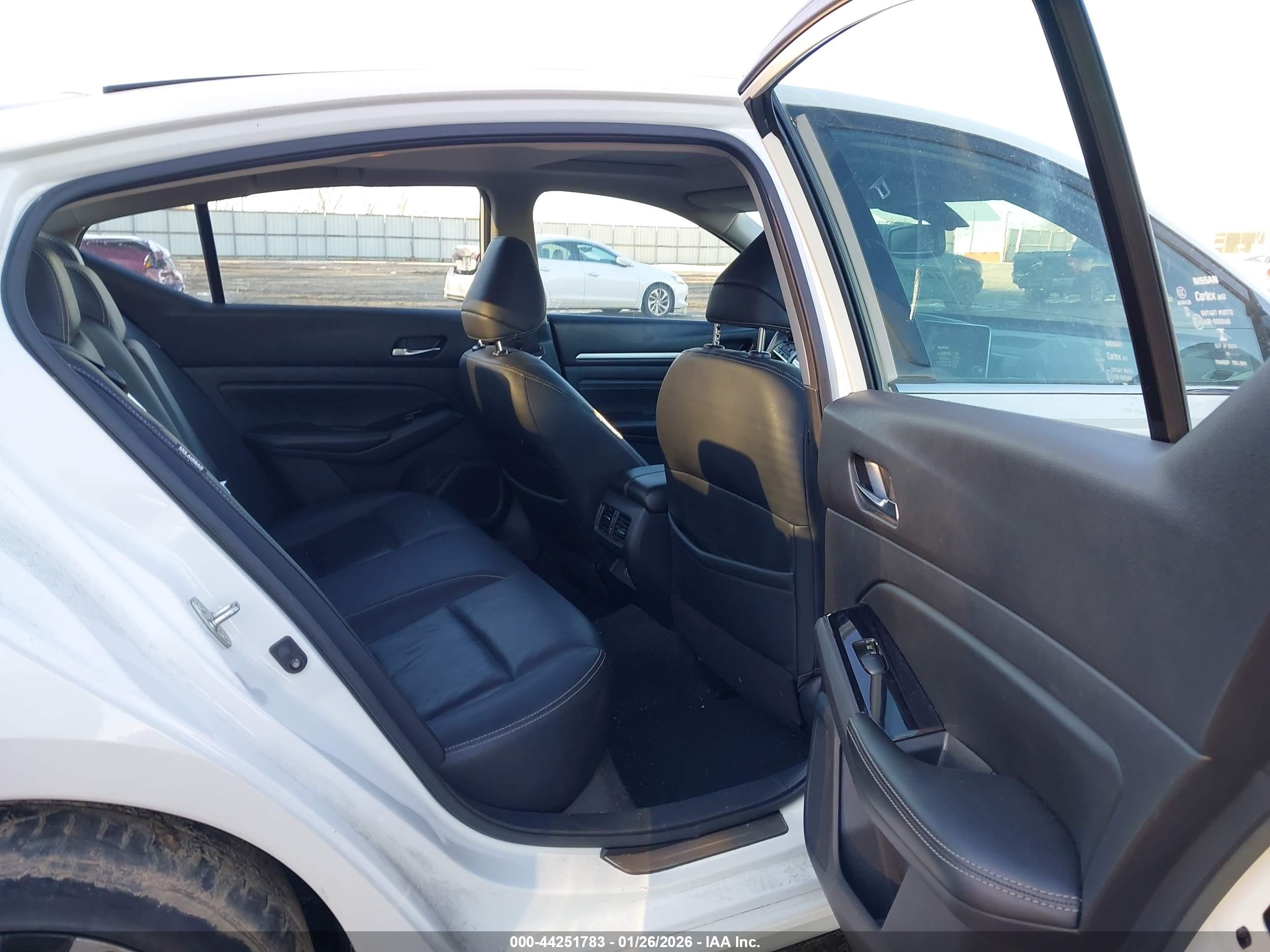 NISSAN ALTIMA image 8
