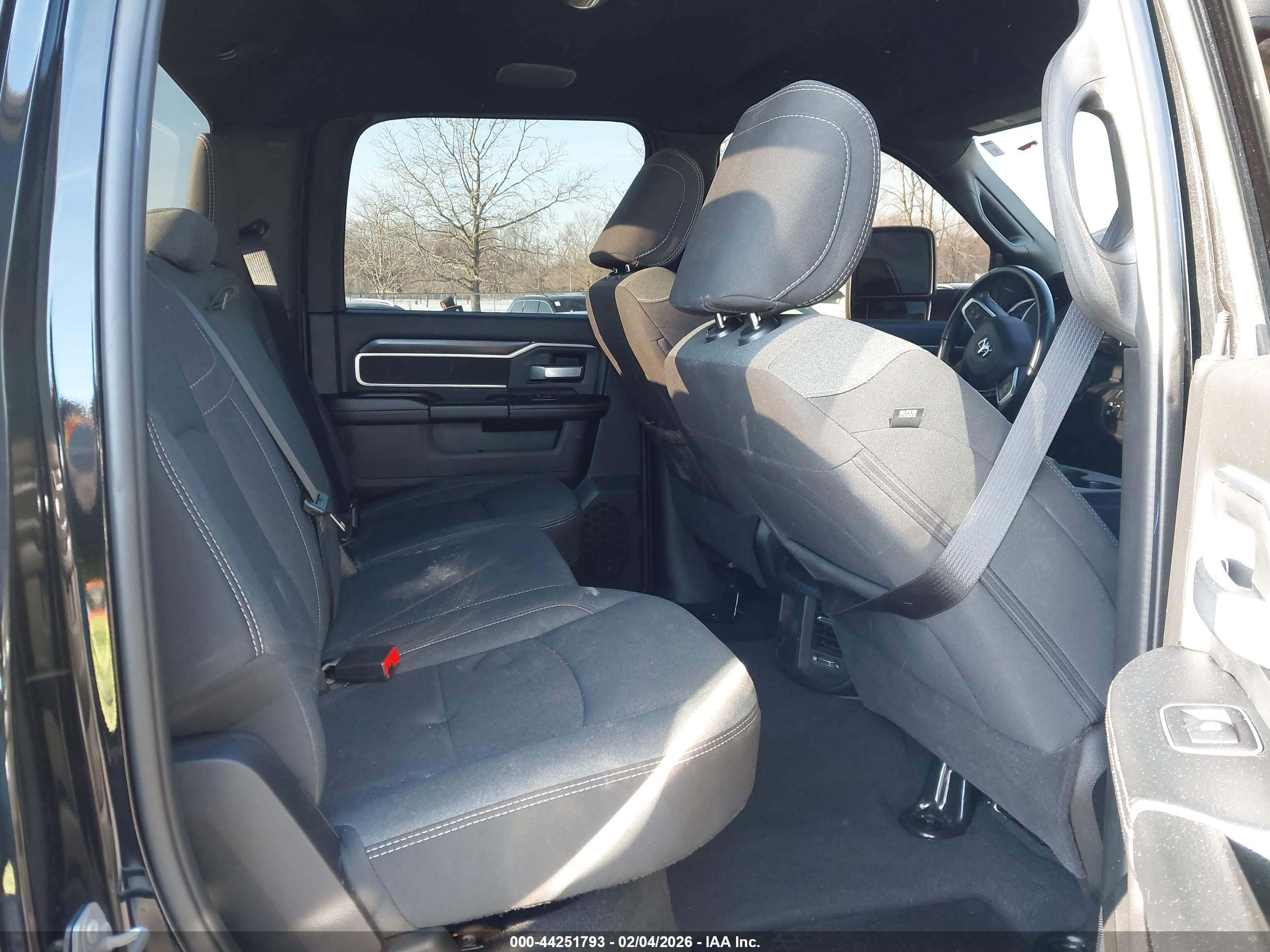 RAM 2500 image 8