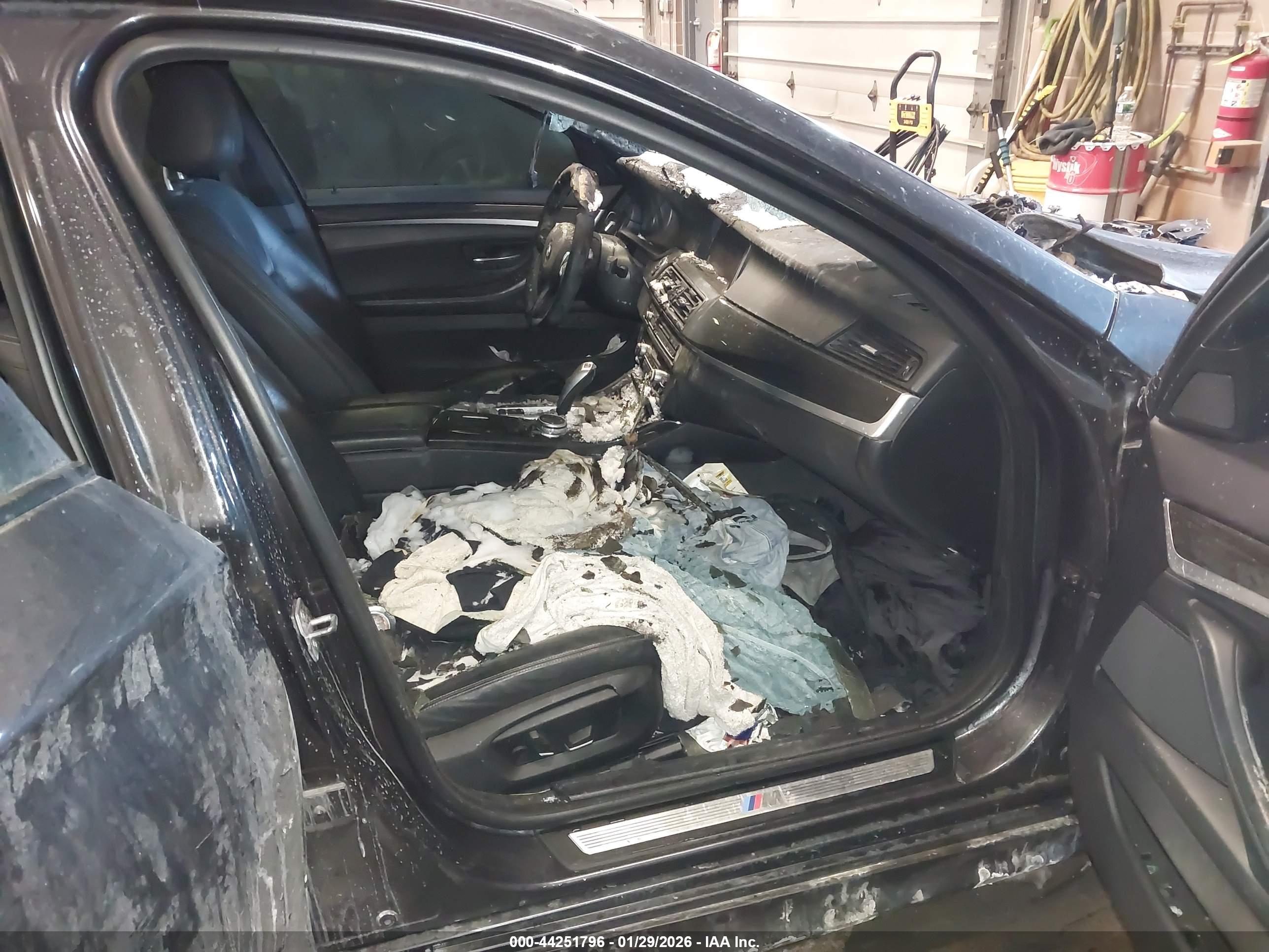 BMW 528I image 5