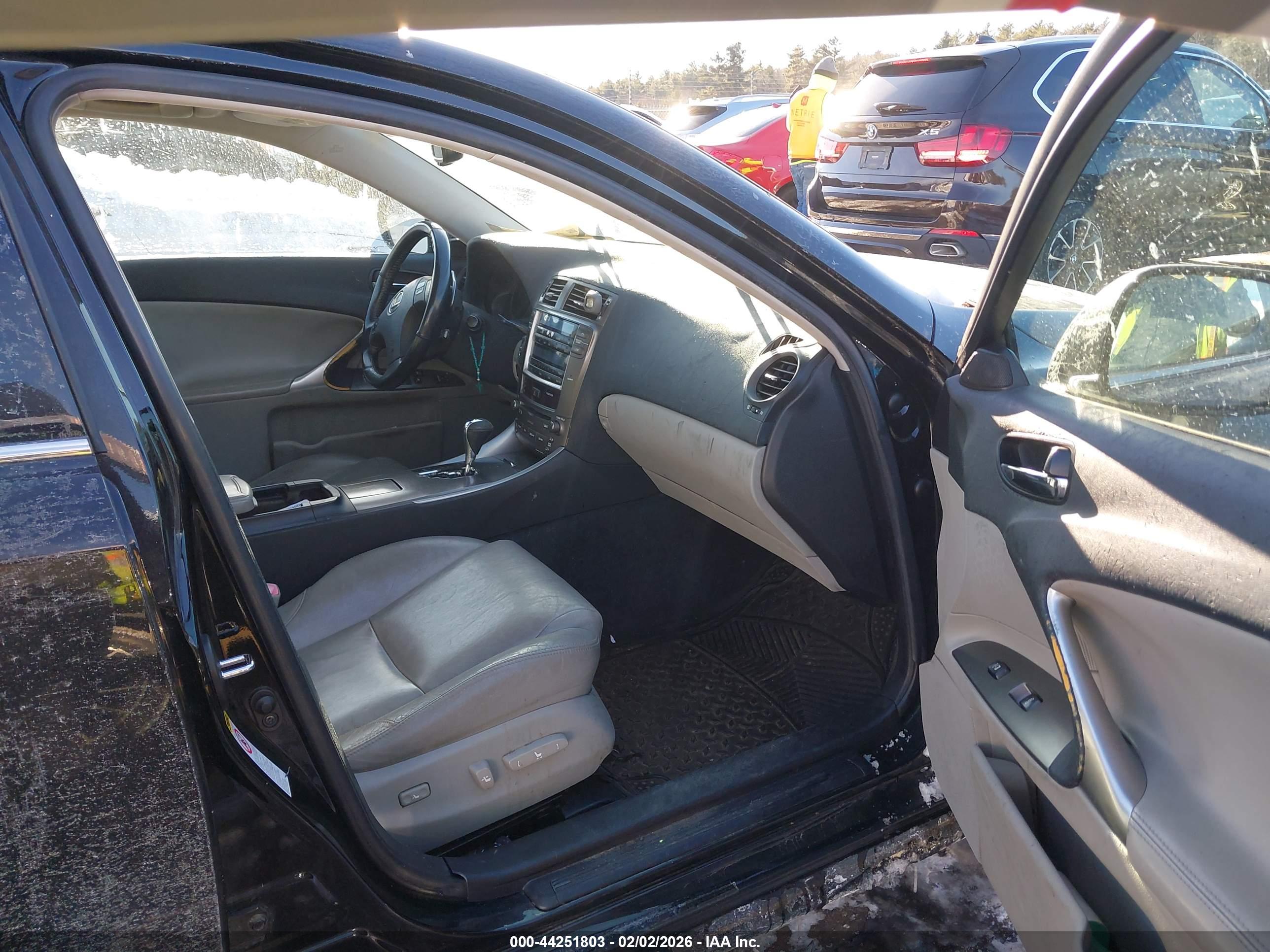LEXUS IS image 5