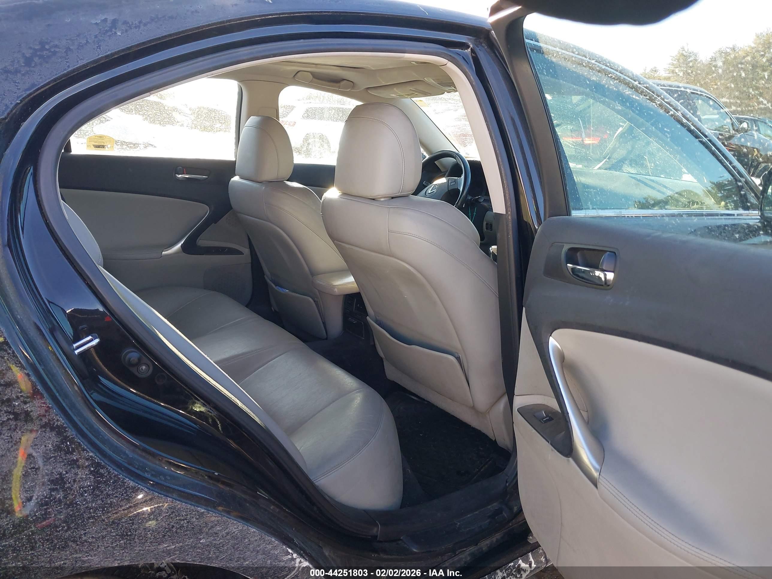 LEXUS IS image 8