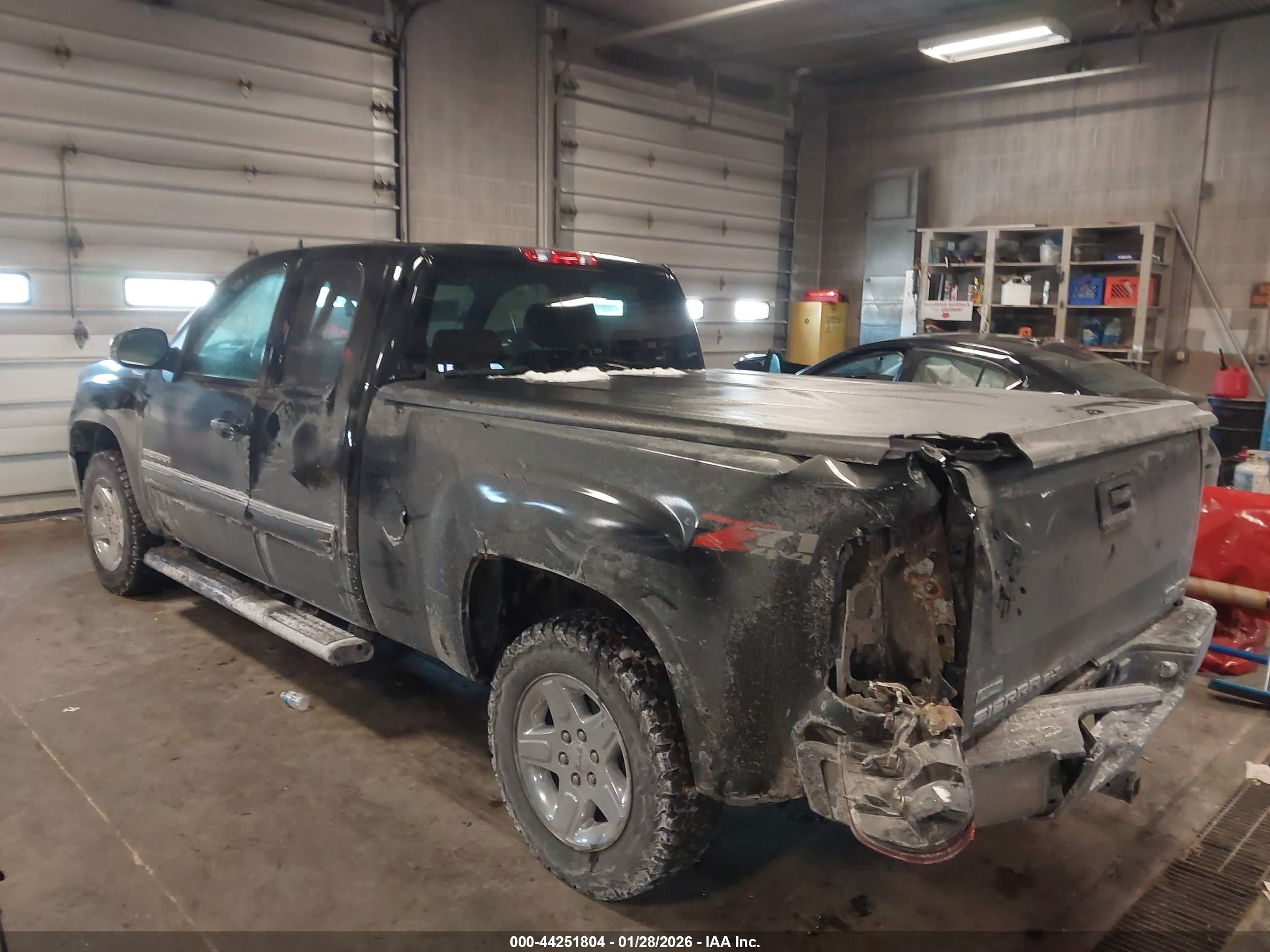 GMC SIERRA image 3