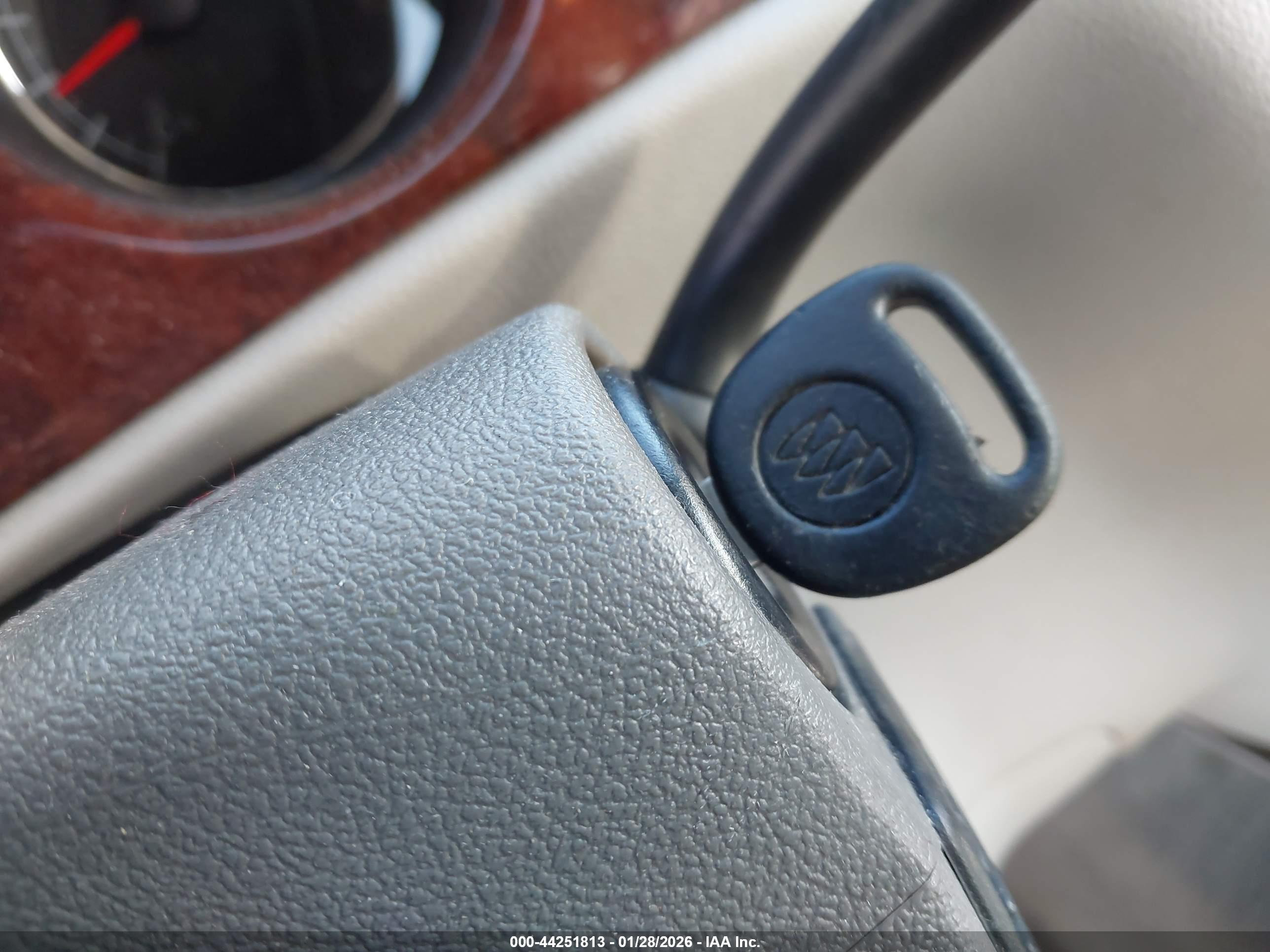 BUICK LUCERNE image 11